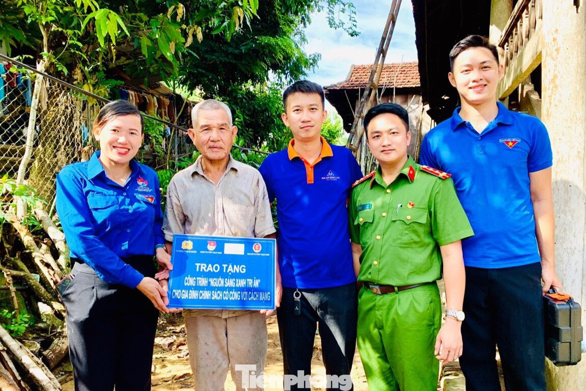 Công trình nguồn sáng xanh tri ân cho các gia đình chính sách, người có công với cách mạng.