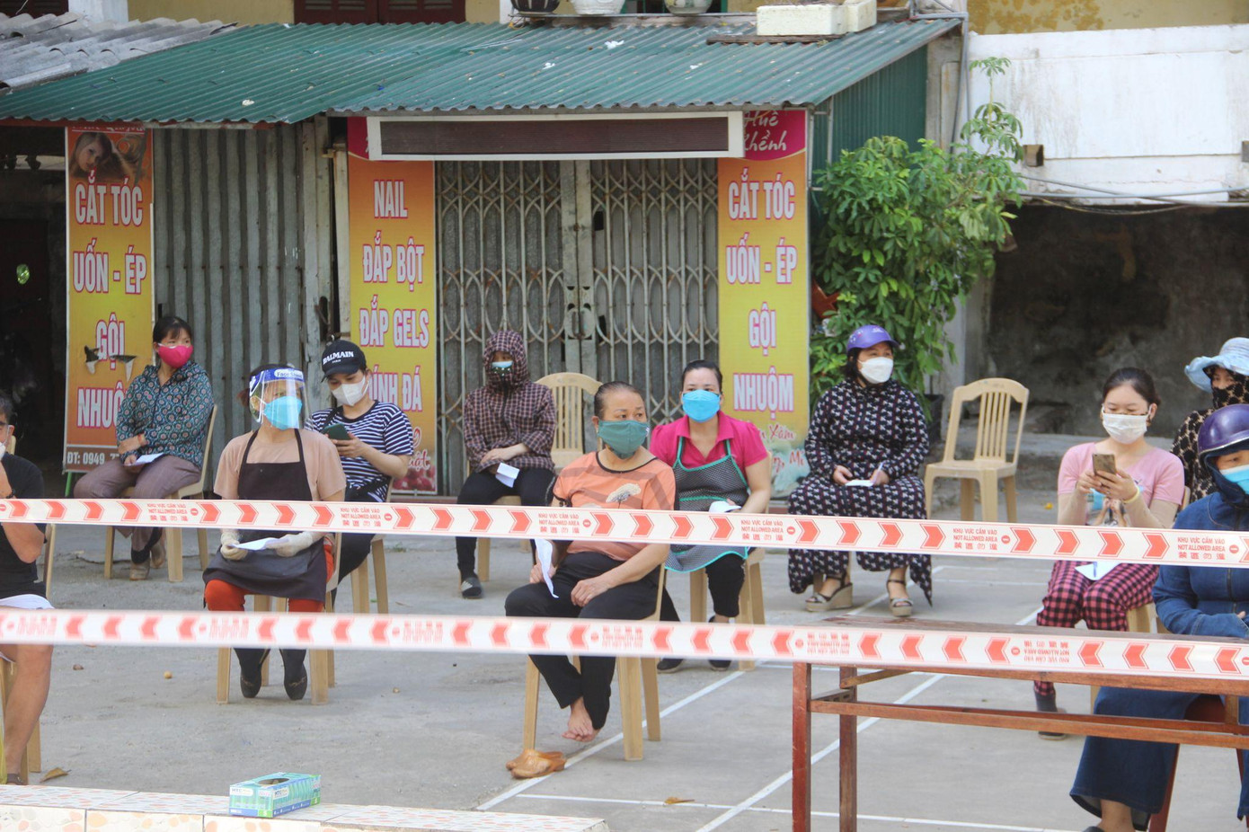 Thành phố Vinh lấy mẫu xét nghiệm diện rộng cho hơn 288.000 người, phát hiện 30 ca dương tính