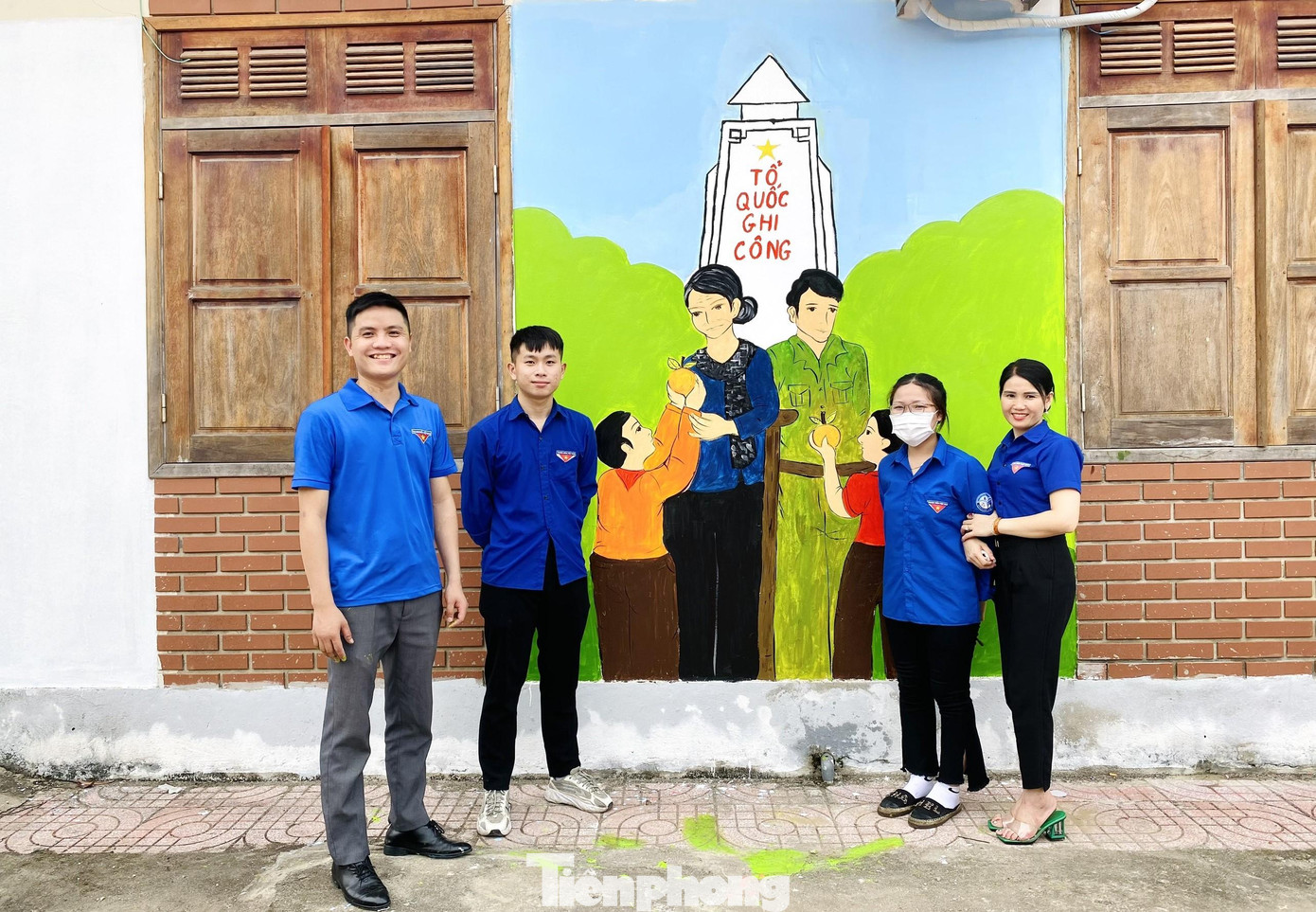 Bức tranh &quot;Tổ quốc ghi công&quot; trên tường nhà Khu Điều dưỡng Thương binh Tâm thần kinh Nghệ An