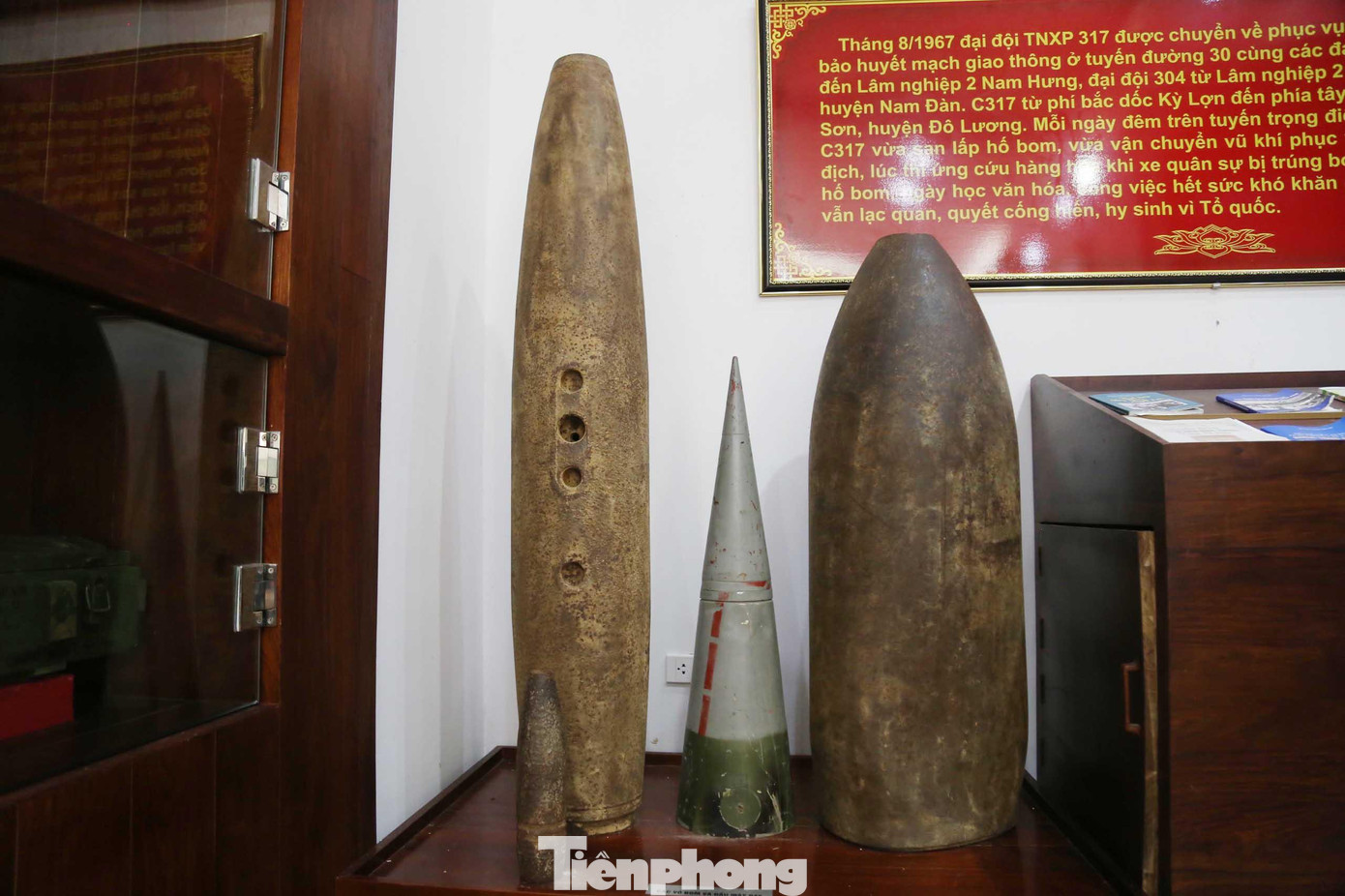 Các loại bom đạn lớn nhỏ của Đế quốc Mỹ dội xuống Truông Bồn và dọc tuyến đường 15A nhưng không ngăn được ý chí, quyết tâm chi viện cho chiến trường miền Nam. Bom vừa nổ, máy bay địch vừa đi, lực lượng TNXP đã có mặt để san lấp hố bom, dẫn xe qua an toàn.