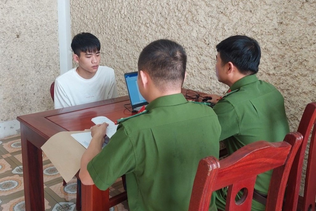 Công an lấy lời khai của Vũ Văn Đức