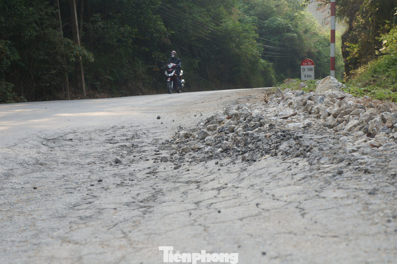 Dự án sửa chữa nền, mặt đường quốc lộ 48E qua các địa phương này kéo dài gần 10km, gồm Công ty CP xây dựng Mạnh Thái, Công ty An Phú (trụ sở ở Nghệ An) và Công ty Thanh Tùng (trụ sở ở Hà Nội) thi công. Dự án được chia làm 2 gói, với tổng mức đầu tư gần 20 tỷ đồng; do Sở Giao thông Vận tải Nghệ An làm chủ đầu tư.