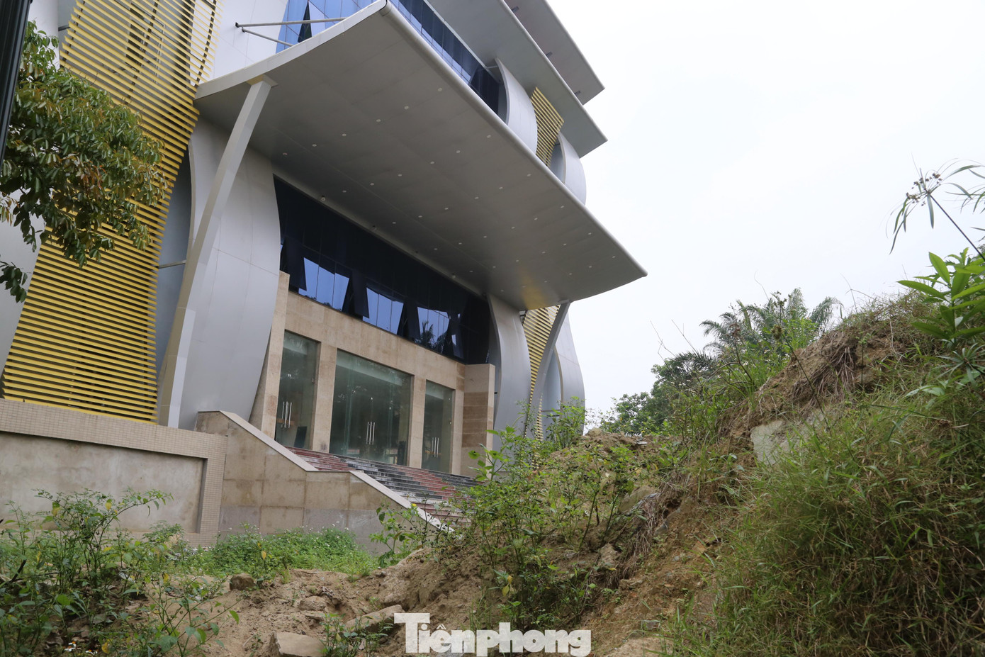 Các hạng mục chính gồm: Nhà hành chính kiêm biểu diễn và sưu tầm, nghiên cứu bảo tồn, lưu giữ di sản dân ca; san nền; cấp nước tổng thể; cấp điện tổng thể; bể nước ngầm sinh hoạt và phòng cháy chữa cháy, thiết bị. Đây là công trình dân dụng, cấp II.