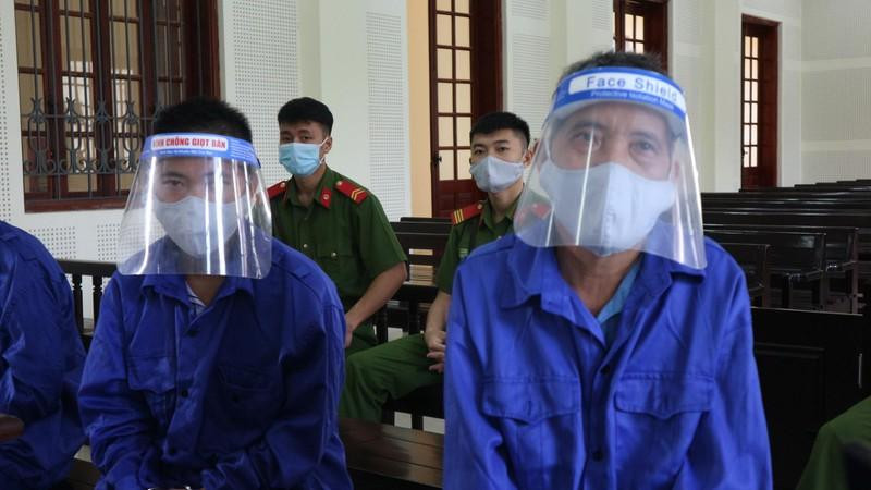 Hai cha con Lầu Giống Mà và Lầu Bá Vừ tại tòa Hai cha con Lầu Giống Mà và Lầu Bá Vừ tại tòa