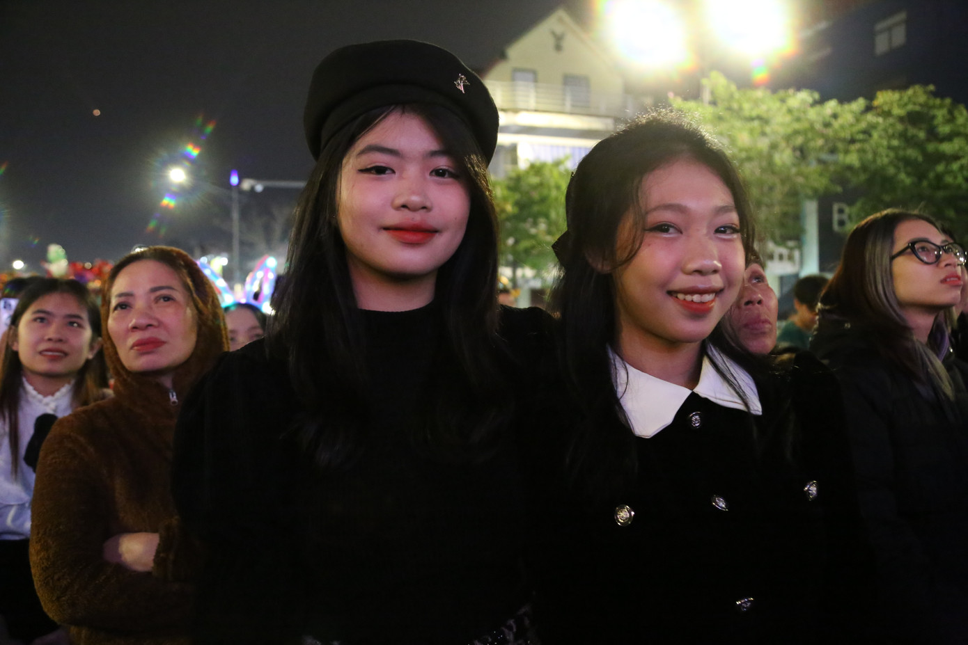 Rực rỡ pháo hoa đón năm mới 2025 ảnh 39 Rực rỡ pháo hoa đón năm mới 2025 ảnh 39