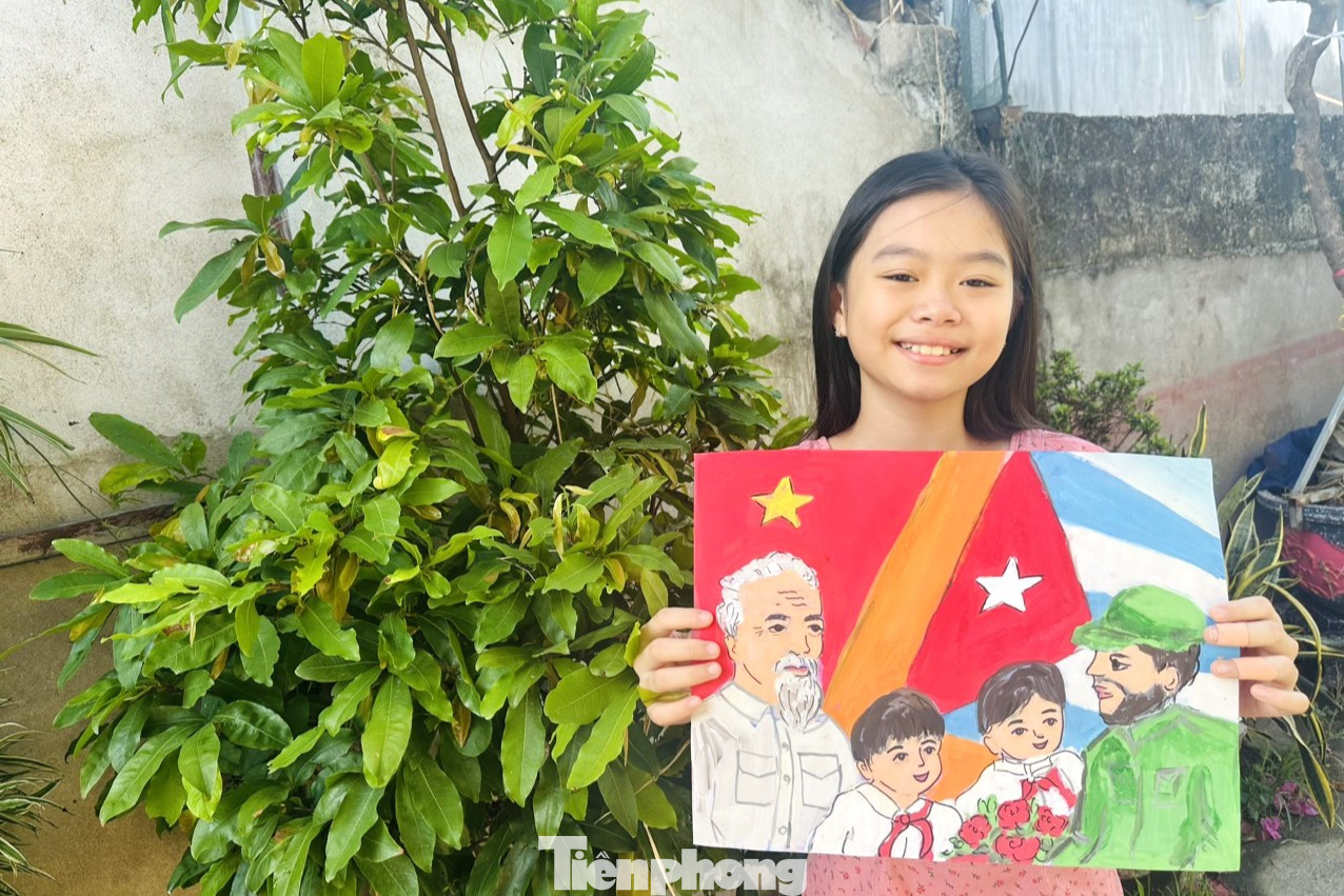 Anh Trần Linh - Phó Bí thư Tỉnh Đoàn, Chủ tịch Hội đồng Đội tỉnh Nghệ An cho biết, cuộc thi vẽ tranh "Thiếu nhi Việt Nam - Cuba thắm tình đoàn kết" do Trung ương Đoàn, Bộ Ngoại giao và UBND tỉnh Quảng Trị phối hợp tổ chức là cuộc thi rất ý nghĩa hướng tới kỷ niệm 50 năm ngày Chủ tịch Fidel Castro lần đầu thăm Việt Nam và vùng mới Giải phóng ở Quảng Trị, Việt Nam (9/1973 - 9/2023). Anh Trần Linh - Phó Bí thư Tỉnh Đoàn, Chủ tịch Hội đồng Đội tỉnh Nghệ An cho biết, cuộc thi vẽ tranh "Thiếu nhi Việt Nam - Cuba thắm tình đoàn kết" do Trung ương Đoàn, Bộ Ngoại giao và UBND tỉnh Quảng Trị phối hợp tổ chức là cuộc thi rất ý nghĩa hướng tới kỷ niệm 50 năm ngày Chủ tịch Fidel Castro lần đầu thăm Việt Nam và vùng mới Giải phóng ở Quảng Trị, Việt Nam (9/1973 - 9/2023).