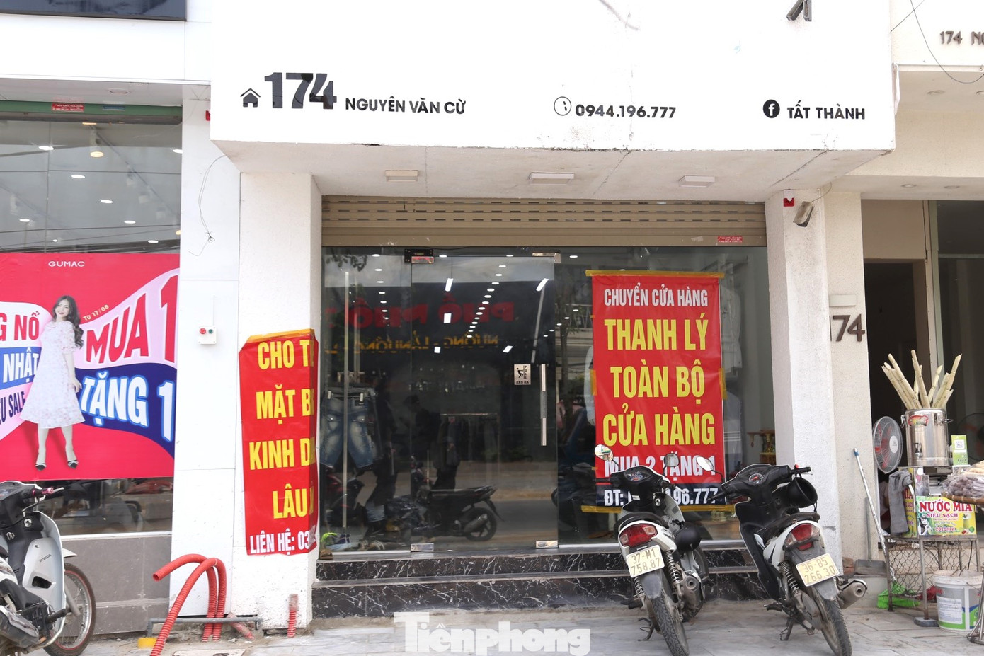 Một tiểu thương kinh doanh giày dép trên đường Nguyễn Văn Cừ cho biết: “Hiện nay, sự phát triển mạnh mẽ của loại hình kinh doanh trực tuyến, mua hàng trên mạng, giao hàng trực tiếp rất tiện lợi làm cho việc kinh doanh tại các ki-ốt gặp nhiều khó khăn”.