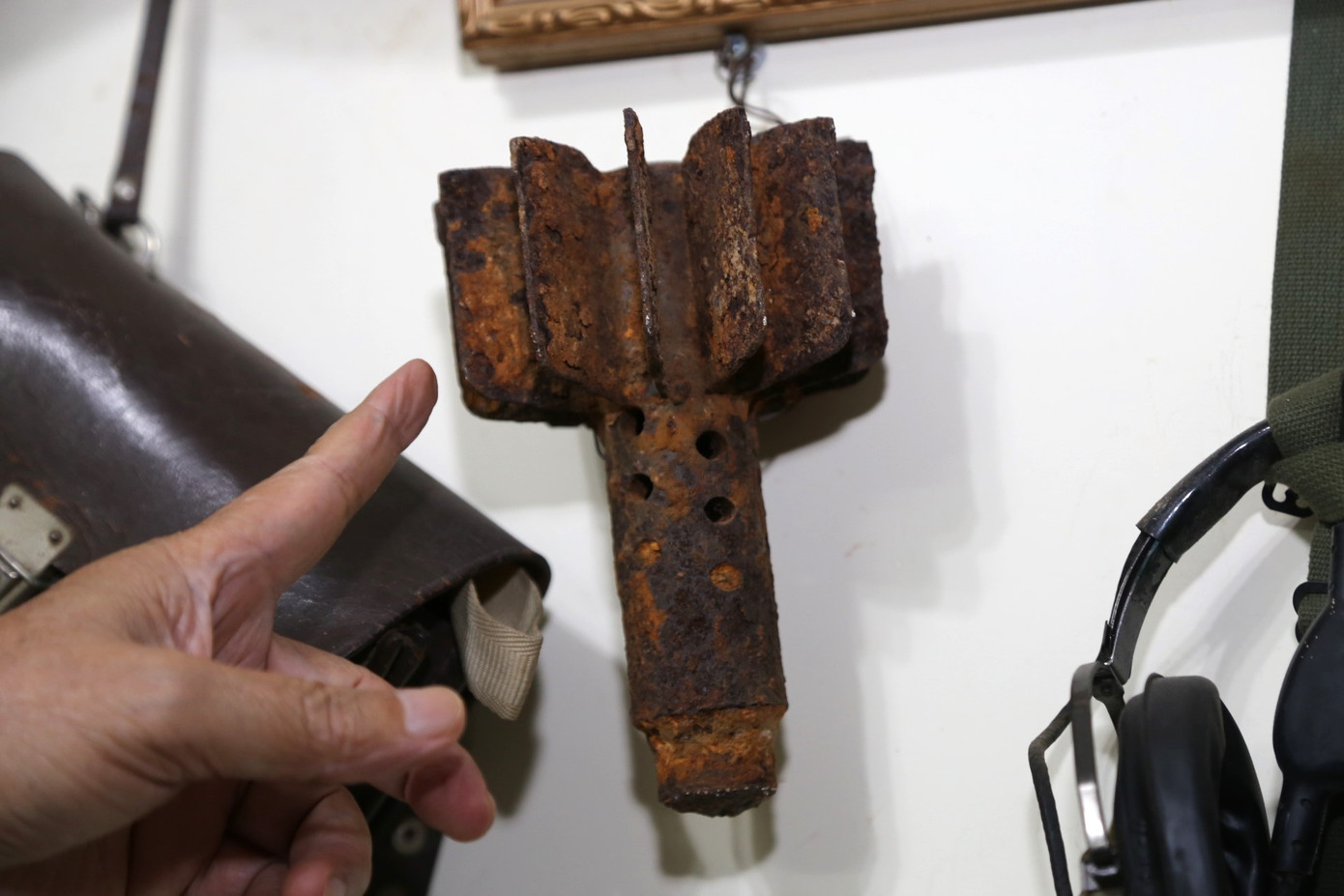 Đuôi đạn cối 120 mm được sưu tầm ở cao điểm 1049, còn gọi đồi Đen Ta thuộc huyện Sa Thầy (Kon Tum). Đuôi đạn cối 120 mm được sưu tầm ở cao điểm 1049, còn gọi đồi Đen Ta thuộc huyện Sa Thầy (Kon Tum).