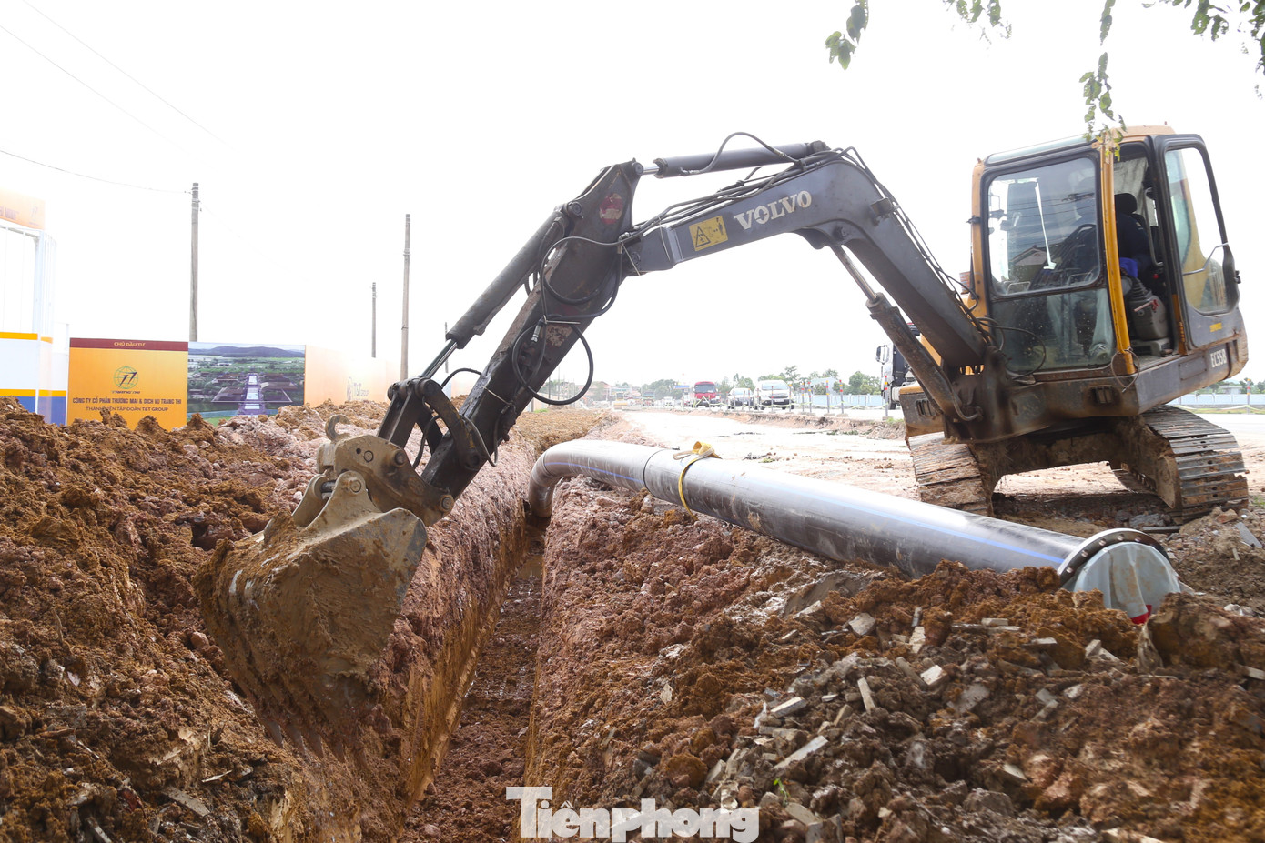 Là tuyến giao thông huyết mạch kết nối thành phố Vinh với huyện Nam Đàn, dự án mở rộng quốc lộ 46 không chỉ mang ý nghĩa phát triển hạ tầng mà còn thúc đẩy kinh tế - xã hội khu vực. Tuy nhiên, tiến độ thực hiện của dự án đang đối mặt với nhiều trở ngại. Là tuyến giao thông huyết mạch kết nối thành phố Vinh với huyện Nam Đàn, dự án mở rộng quốc lộ 46 không chỉ mang ý nghĩa phát triển hạ tầng mà còn thúc đẩy kinh tế - xã hội khu vực. Tuy nhiên, tiến độ thực hiện của dự án đang đối mặt với nhiều trở ngại.