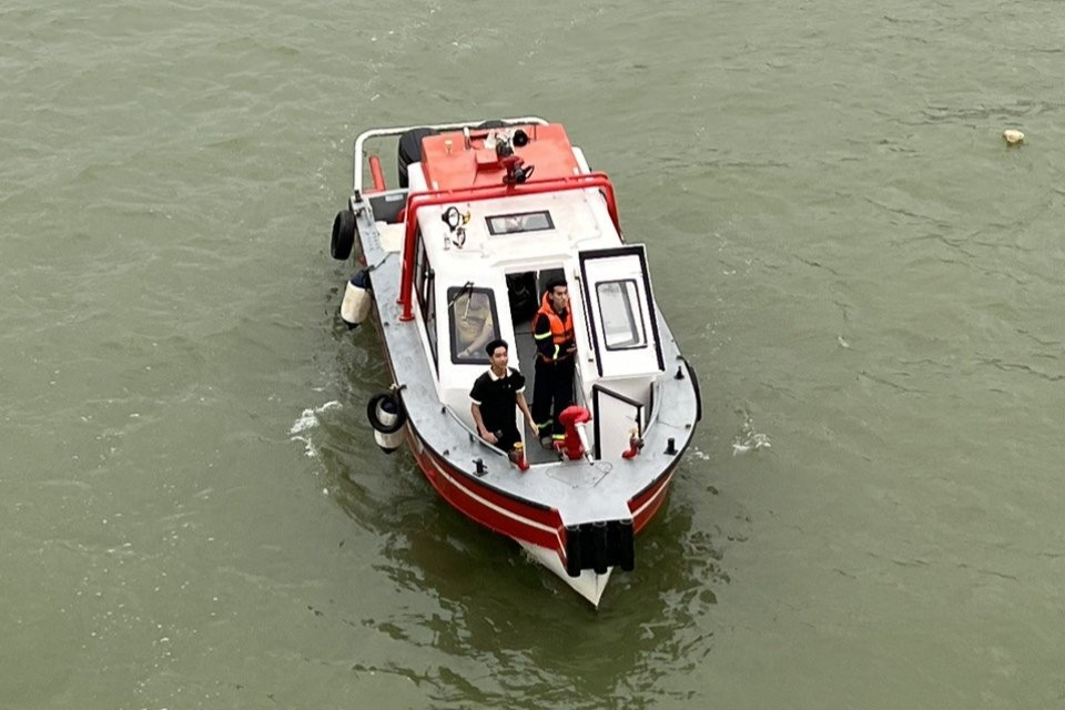 Lực lượng chức năng triển khai tìm kiếm nạn nhân Lực lượng chức năng triển khai tìm kiếm nạn nhân