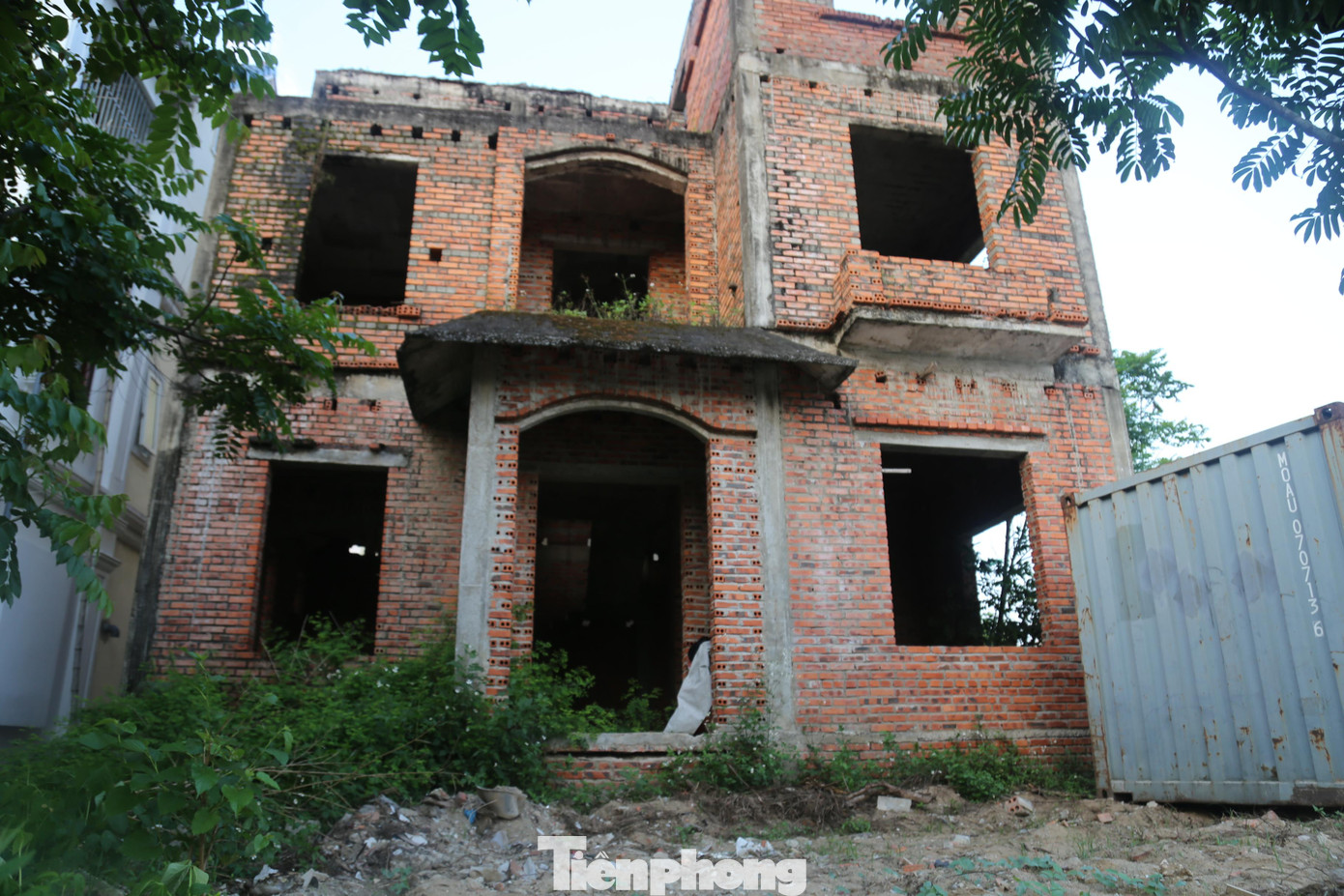 Được khai sinh lần 2, tưởng chừng dự án sẽ được thay đổi nhưng sau nhiều năm vẫn bị bỏ hoang, xuống cấp.