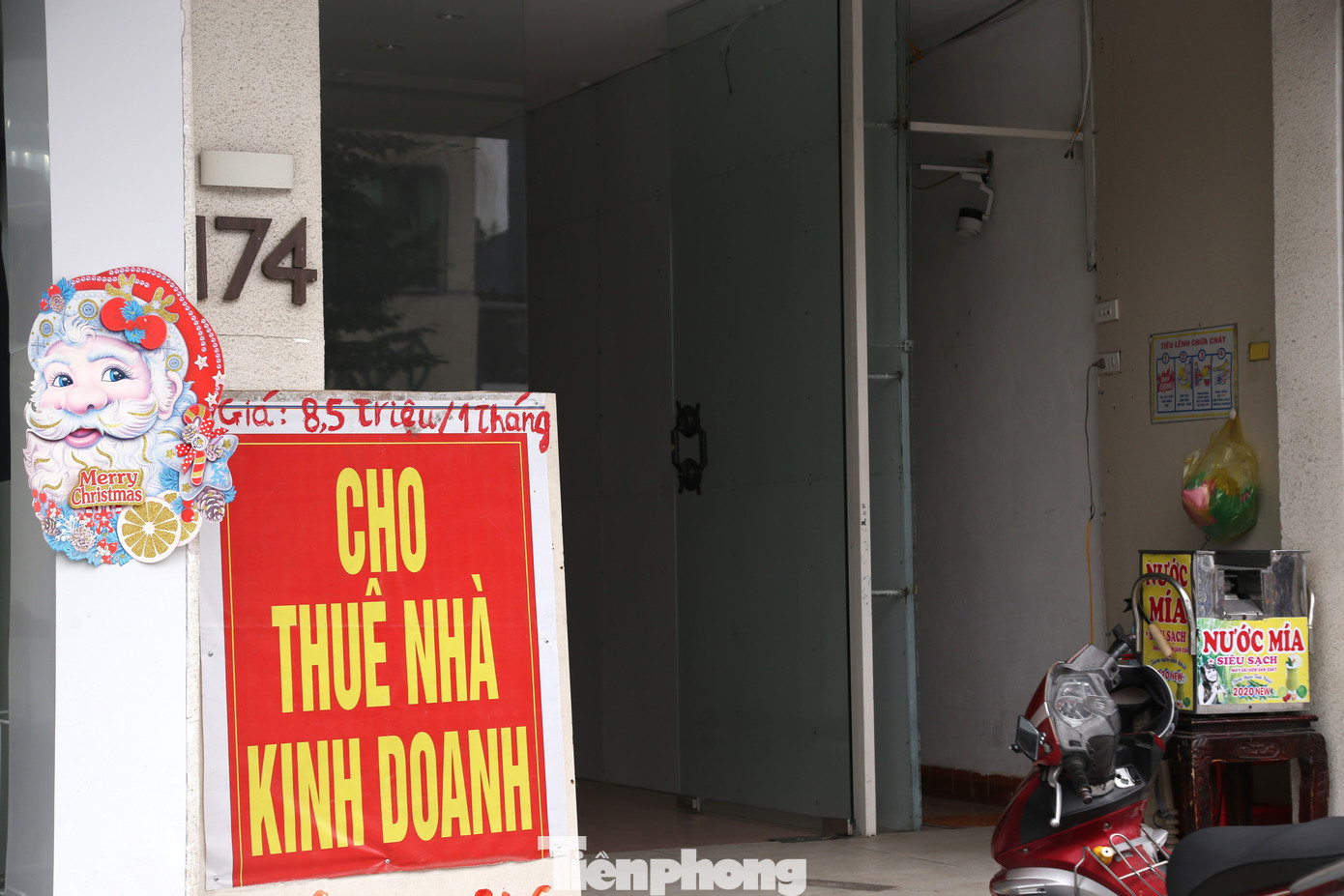 Chủ nhà này đã giảm 50% giá cho thuê, tuy nhiên, vẫn khó tìm khách thuê.