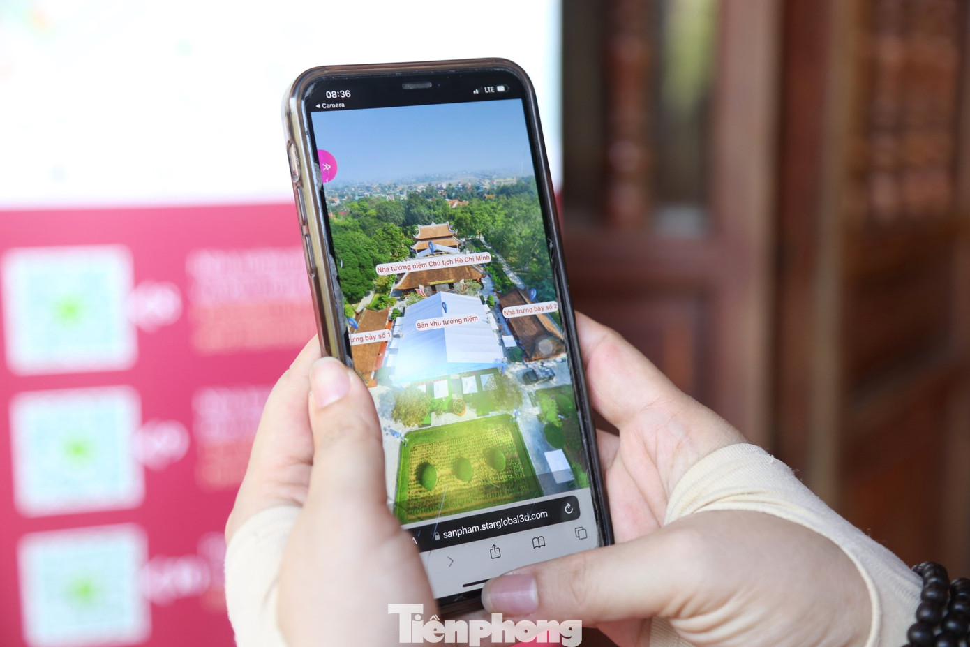 Chỉ cần quét mã QR, những dữ liệu, hình ảnh, video giới thiệu về Khu di tích Kim Liên hiện ra trên màn hình điện thoại đầy đủ, nhanh chóng.