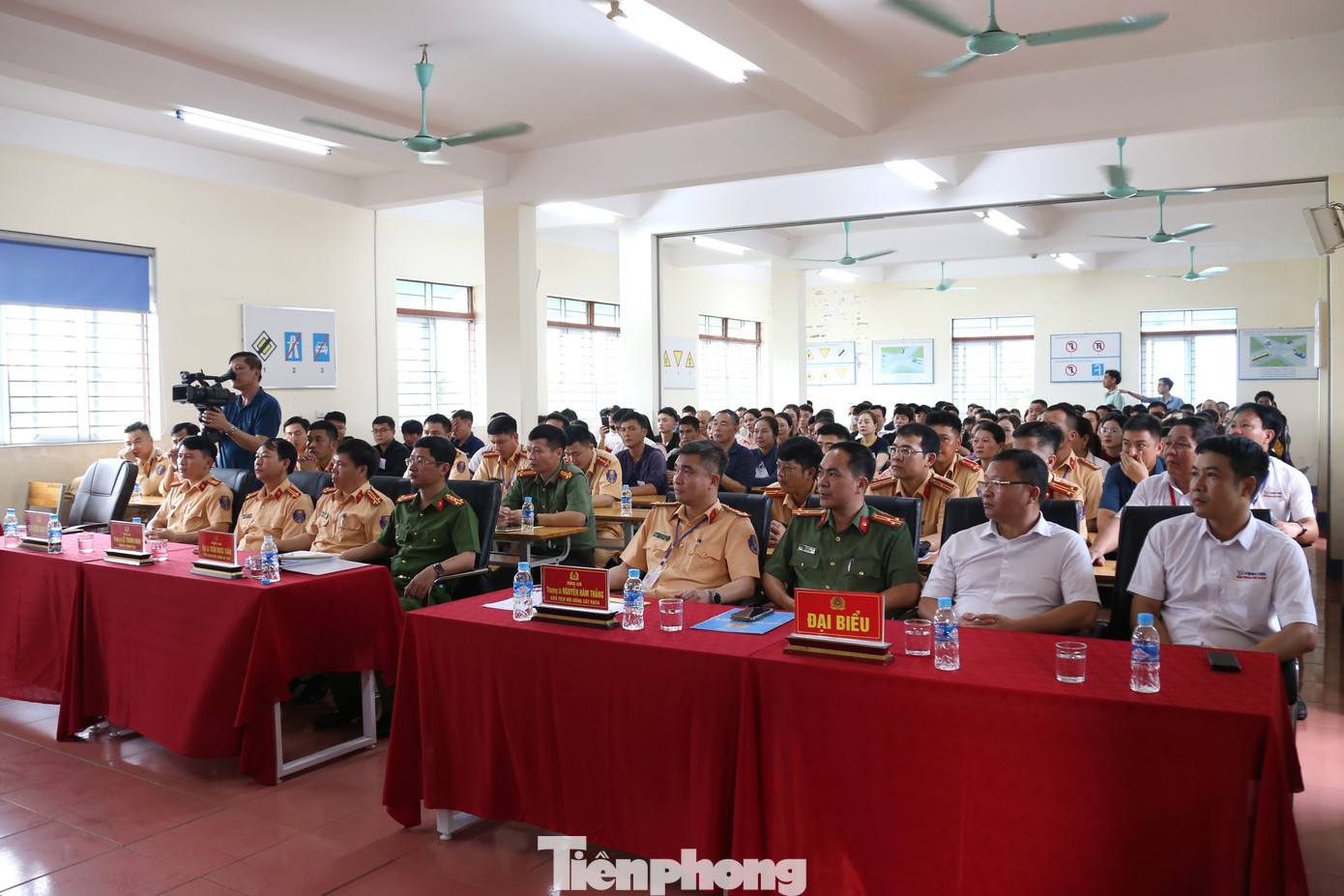 Ngày 8/5, Công an tỉnh Nghệ An tổ chức kỳ sát hạch, cấp giấy phép lái xe lần đầu tiên kể từ khi tiếp nhận chức năng, nhiệm vụ từ Sở Giao thông vận tải tại Trung tâm sát hạch lái xe cơ giới đường bộ số 1 Nghệ An.