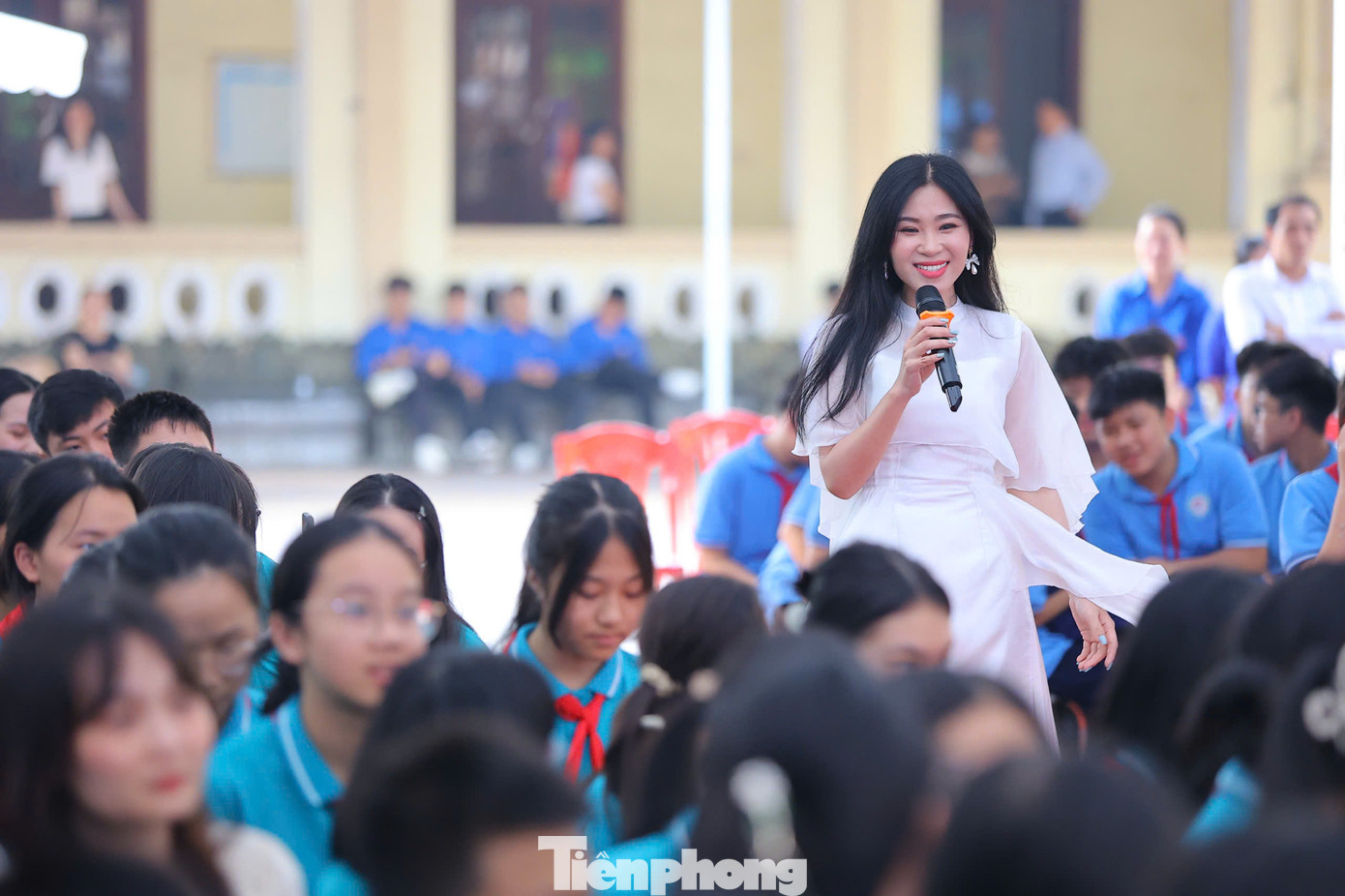 Hà Myo đã khuấy động chương trình bằng “đặc sản” hát Xẩm trên nền âm nhạc điện tử “Âm sắc dân gian”. Với ca khúc “Giai điệu Việt Nam mình” (Tuấn Cry sáng tác), Hà Myo đã mời một bạn học sinh song ca. Dù còn chút ngại ngùng, nhưng với sự hỗ trợ của Hà Myo, tiết mục cũng đã thành công rực rỡ, để lại dấu ấn đẹp.