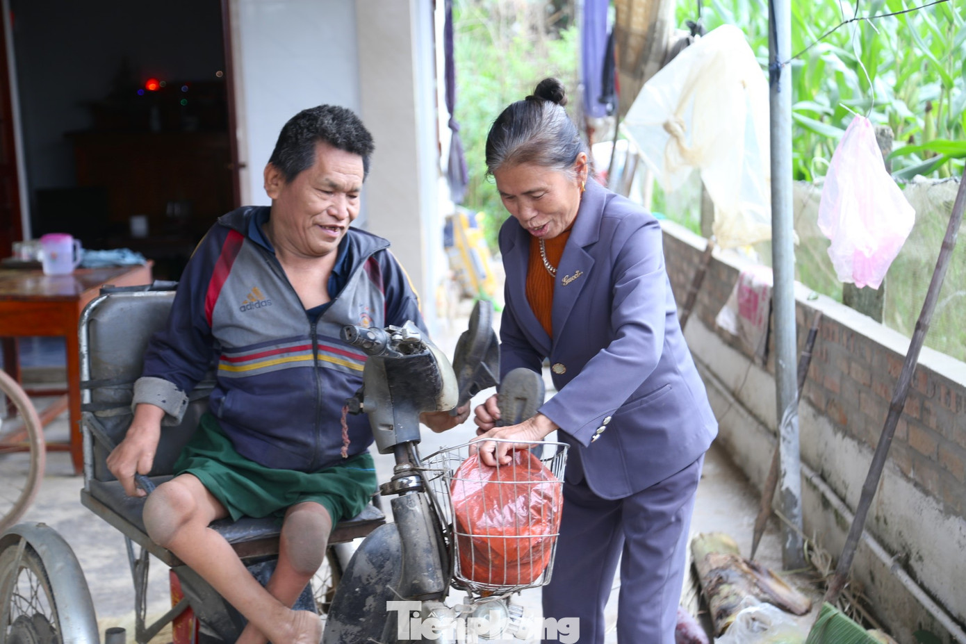 Hai vợ chồng ông Tân vượt qua khó khăn, xây dựng gia đình hạnh phúc