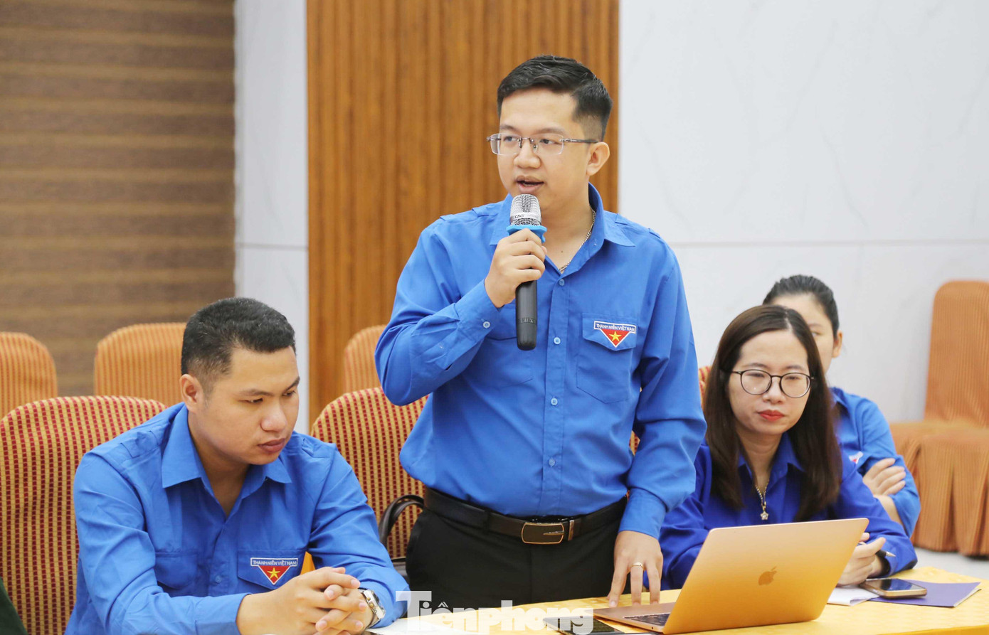 Anh Nguyễn Thái Dũng - Bí thư Đoàn Trường Đại học Vinh góp ý kiến tại Hội nghị