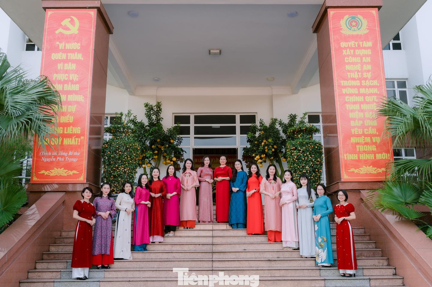 Chào mừng kỉ niệm 114 năm ngày Quốc tế phụ nữ (8/3/1910 – 8/3/2024), hưởng ứng “Tuần lễ áo dài” do Trung ương Hội Liên hiệp Phụ nữ Việt Nam phát động, những ngày qua, phụ nữ Công an tỉnh Nghệ An đã đồng loạt triển khai hưởng ứng Tuần lễ áo dài với không khí hào hứng, phấn khởi, vui tươi.