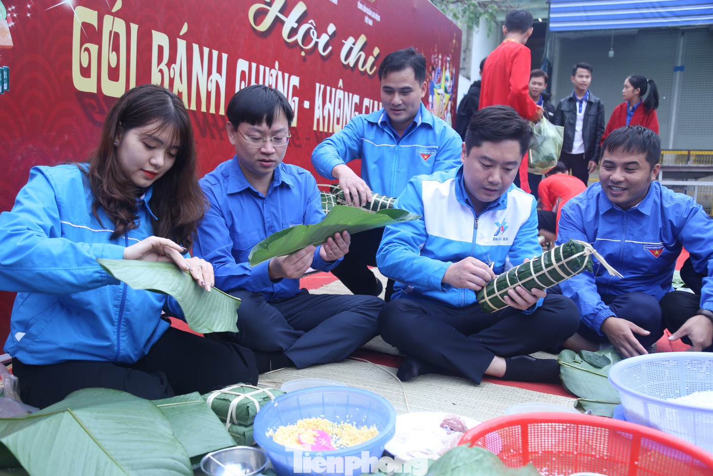 Hội thi gói bánh chưng