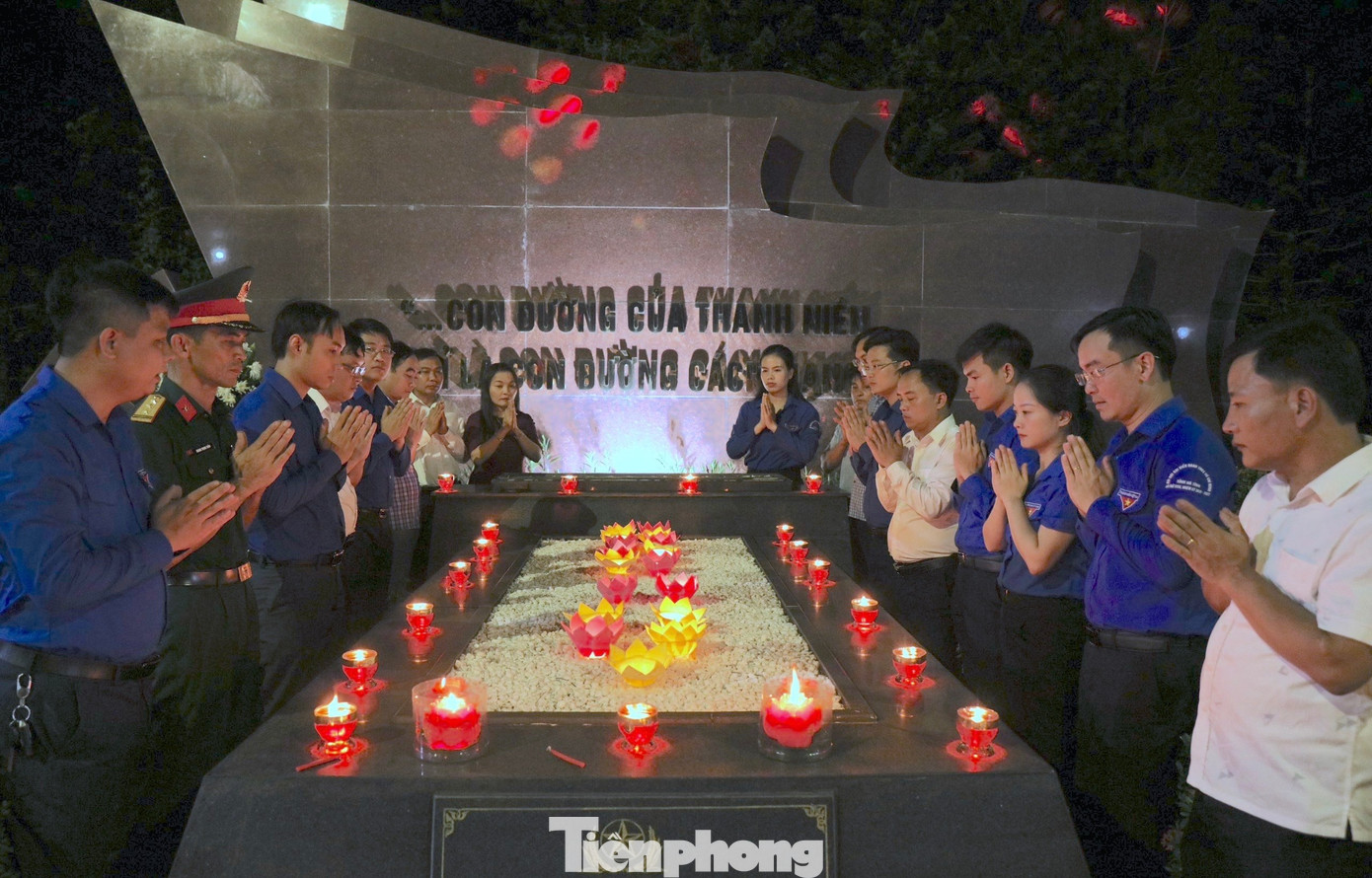 Tại Khu tưởng niệm Lý Tự Trọng, Ban Thường vụ Tỉnh Đoàn Hà Tĩnh đã tổ chức Lễ thắp nến tri ân Anh hùng Liệt sỹ Lý Tự Trọng - Người đoàn viên thanh niên cộng sản đầu tiên.