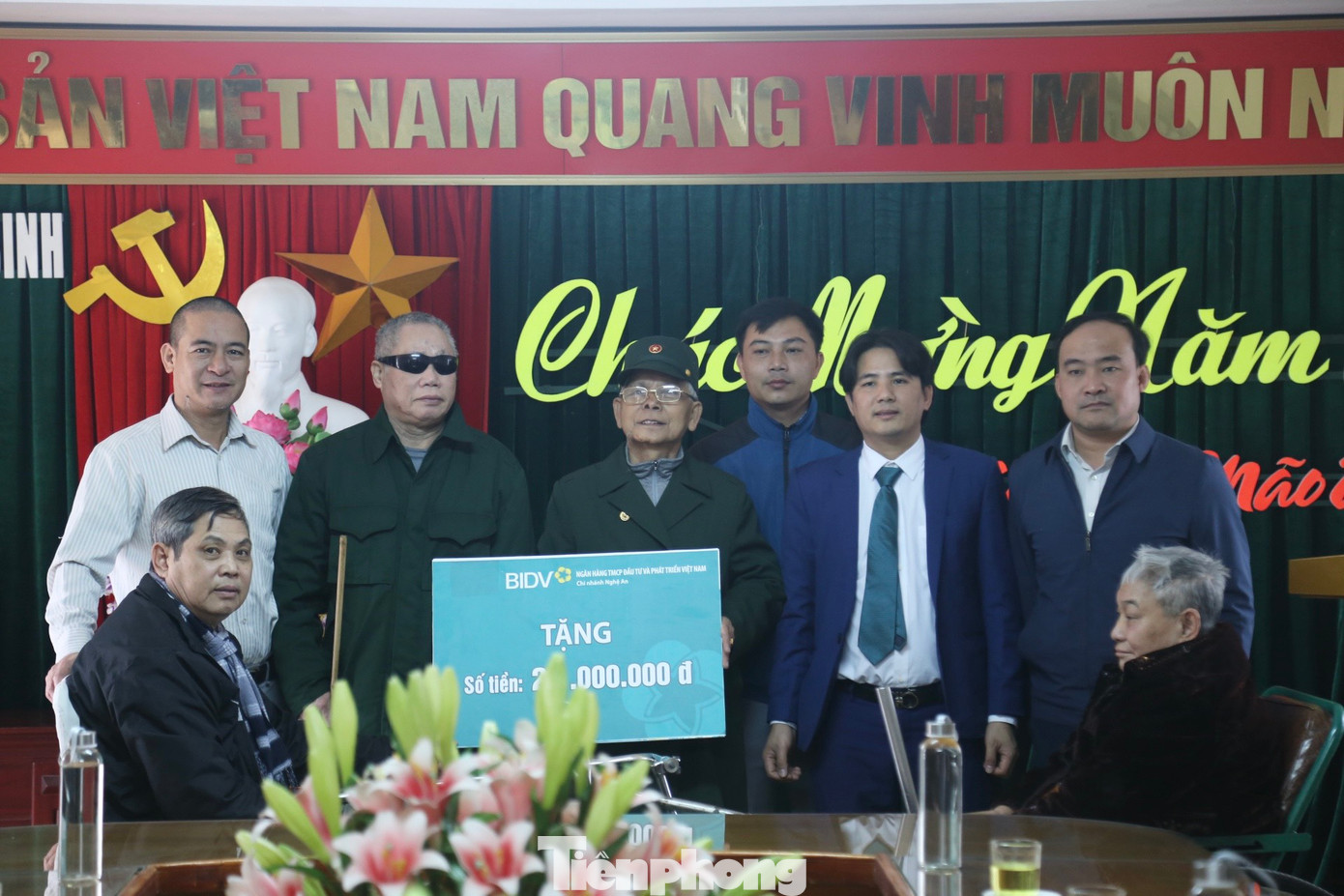 Trao quà Tết cho các bác thương, bệnh binh tại Trung tâm Điều dưỡng Thương binh Nghệ An