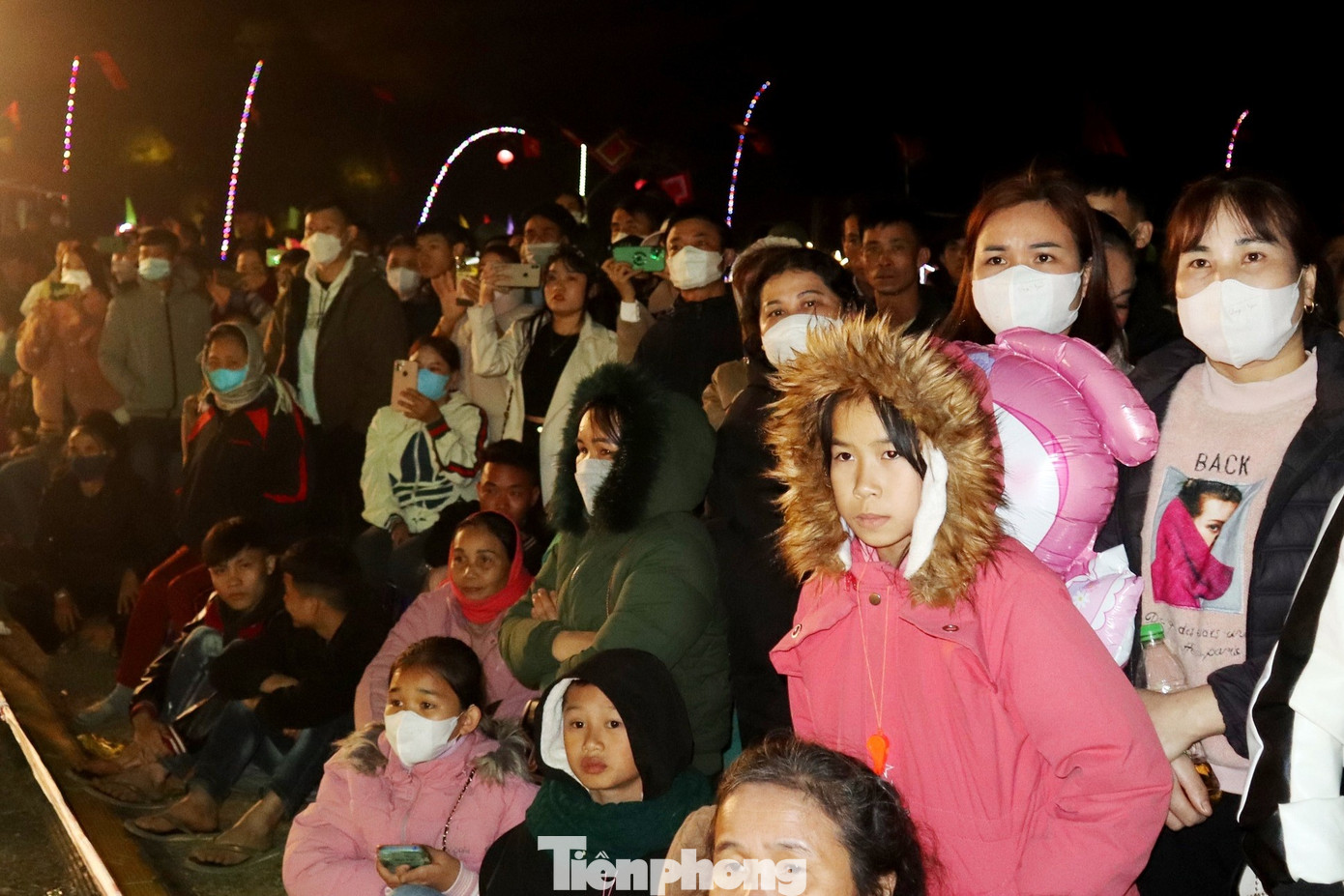 Sau 4 năm tạm dừng do ảnh hưởng của dịch COVID-19, năm nay, cuộc thi Người đẹp Hang Bua gắn với Lễ hội Hang Bua đã thu hút đông đảo người dân và du khách.