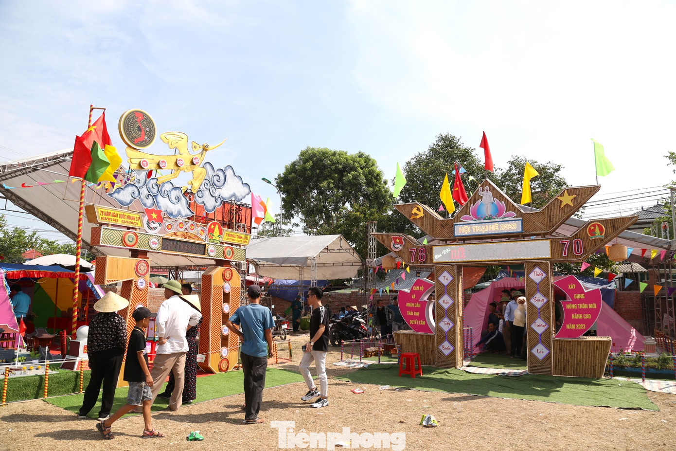 Hội trại xã Nghi Thái (huyện Nghi Lộc, Nghệ An) được tổ chức 5 năm một lần, vào cuối tháng 8, đầu tháng 9, đúng vào dịp Quốc khánh 2/9. Năm nay là lần đầu hội trại được tổ chức kể từ khi hoàn thành sáp nhập đơn vị hành chính cấp xã với sự tham gia của 11 đơn vị xóm. Đây cũng là dịp để nghệ nhân, người lao động các làng nghề thể hiện tài năng trong xây dựng và trang trí trại.