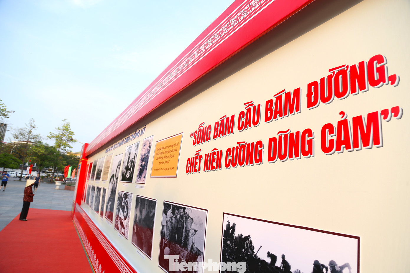Chuyên đề gồm 3 chủ đề chính: “Nghệ An với cuộc kháng chiến chống Mỹ”, “Âm vang Đại thắng mùa Xuân 1975” và “Nghệ An ngày nay”. Mỗi chủ đề là một lát cắt lịch sử sâu sắc, giúp người xem có cái nhìn toàn diện từ quá khứ đến hiện tại, từ gian khổ chiến tranh đến thành tựu đổi mới hôm nay. Chuyên đề gồm 3 chủ đề chính: “Nghệ An với cuộc kháng chiến chống Mỹ”, “Âm vang Đại thắng mùa Xuân 1975” và “Nghệ An ngày nay”. Mỗi chủ đề là một lát cắt lịch sử sâu sắc, giúp người xem có cái nhìn toàn diện từ quá khứ đến hiện tại, từ gian khổ chiến tranh đến thành tựu đổi mới hôm nay.