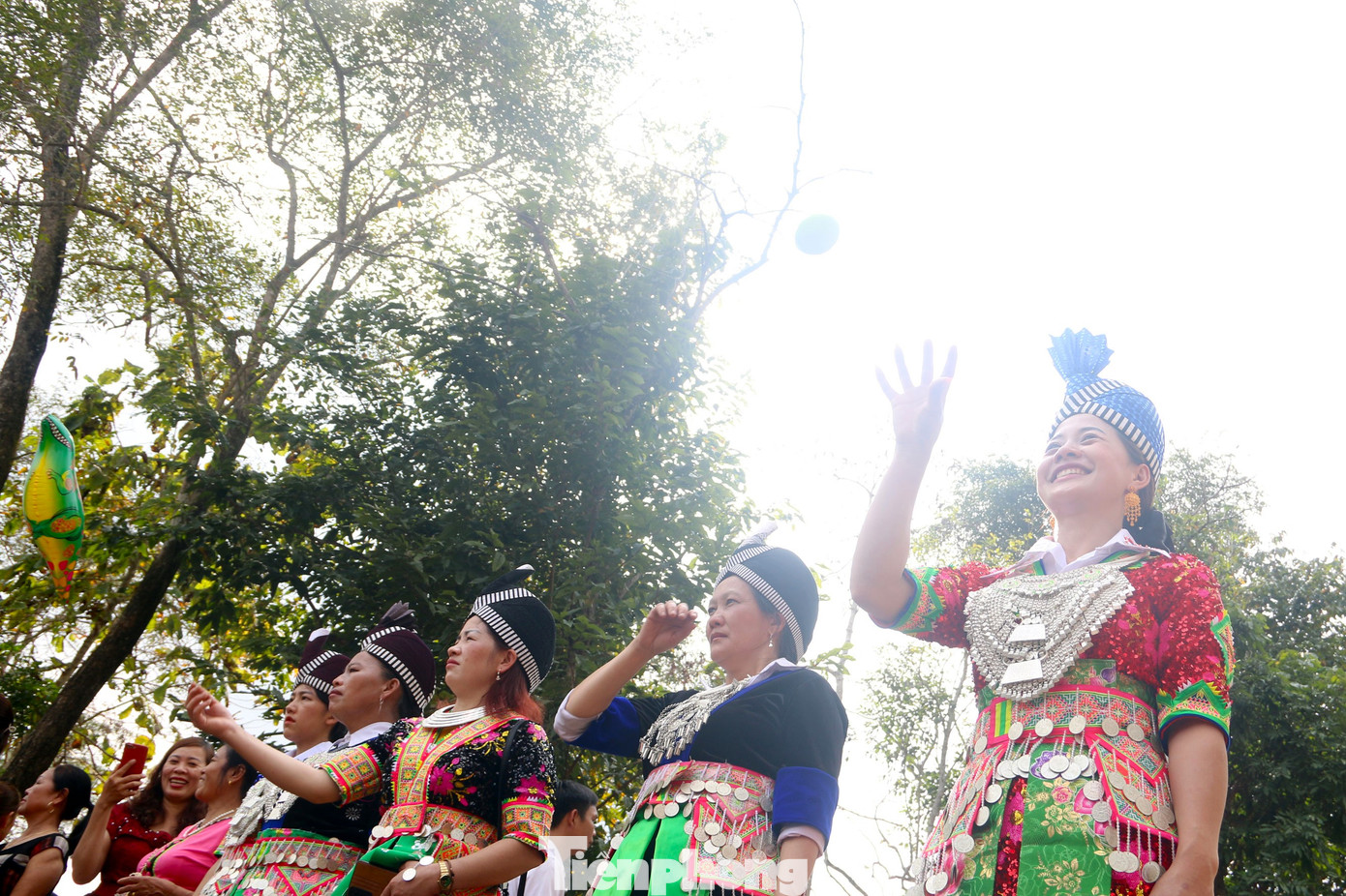 Ném pao là trò chơi đơn giản nhưng ẩn chứa nhiều điều thú vị, giúp người chơi rèn luyện đôi tay thêm dẻo dai, đôi mắt thêm tinh tường.