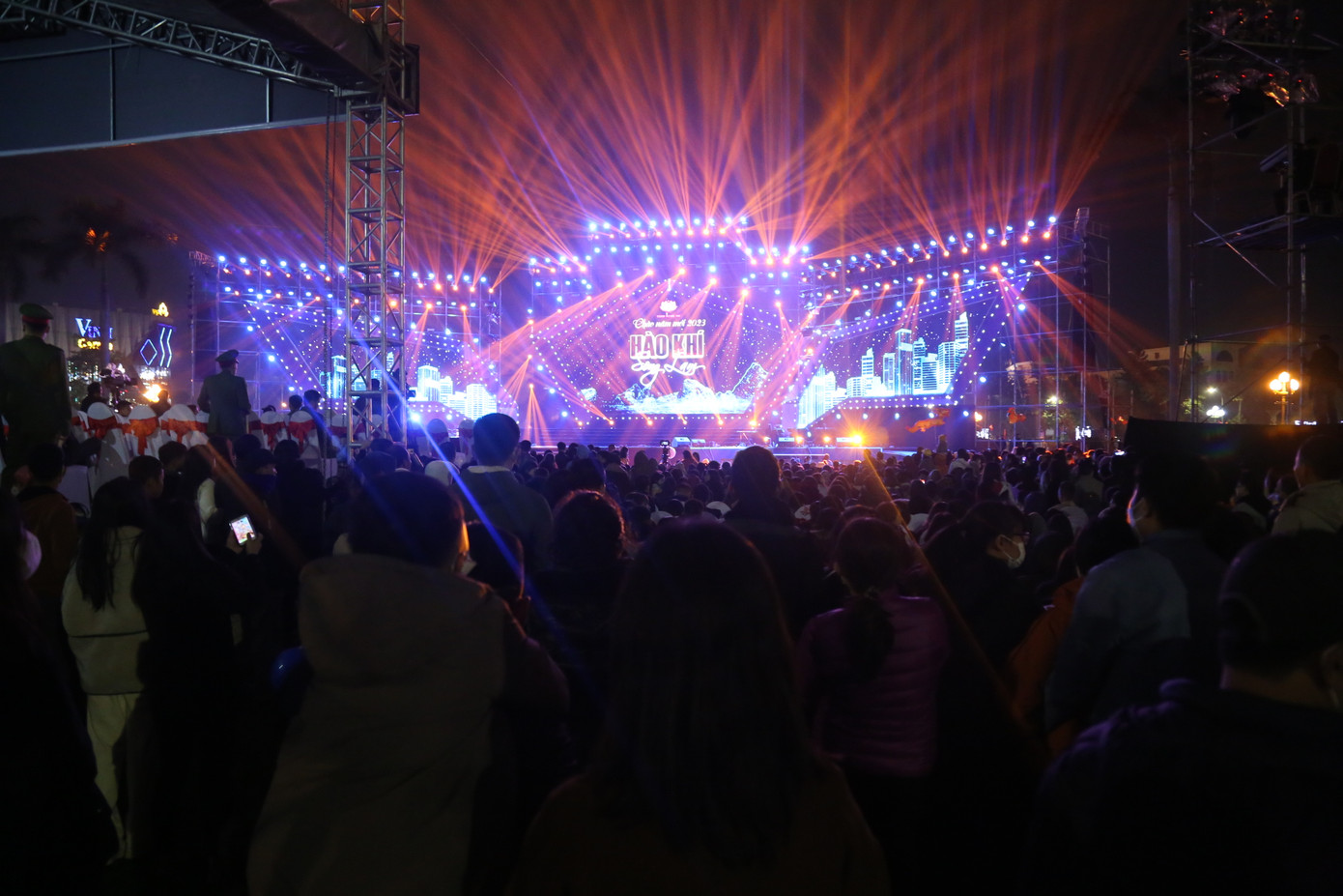 Chương trình nghệ thuật "Hào khí sông Lam". Ảnh: Thu Hiền Chương trình nghệ thuật "Hào khí sông Lam". Ảnh: Thu Hiền