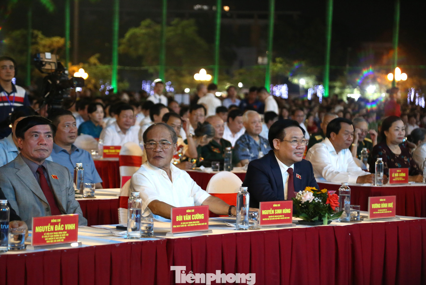 Các đại biểu dự lễ kỷ niệm Các đại biểu dự lễ kỷ niệm