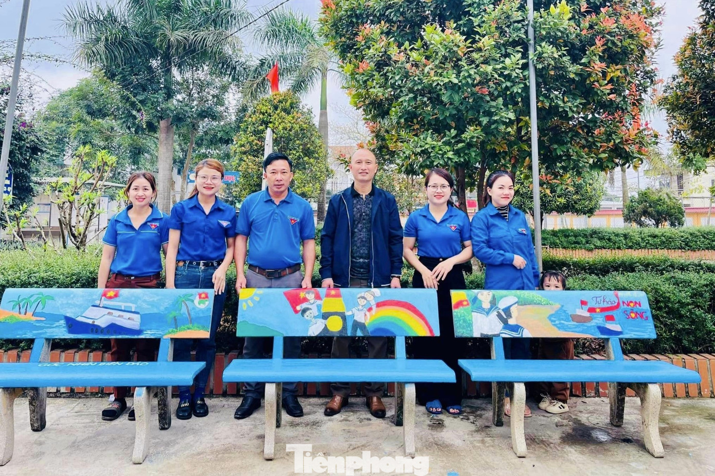 “Vẽ tranh trên ghế đá là hoạt động ý nghĩa trong Tháng Thanh niên 2024, hưởng ứng cuộc vận động “Tự hào một dải non sông”. Kinh phí thực hiện từ sự vận động, kêu gọi trong đoàn viên thanh niên, nhân dân. Hoạt động không những tạo cảnh quan môi trường sạch, đẹp, mà còn giáo dục lý tưởng cách mạng, đạo đức, lối sống văn hoá, nâng cao lòng yêu nước, tự hào, tự tôn dân tộc; nêu cao tinh thần trách nhiệm đối với đất nước, xã hội”, anh Tùng chia sẻ.