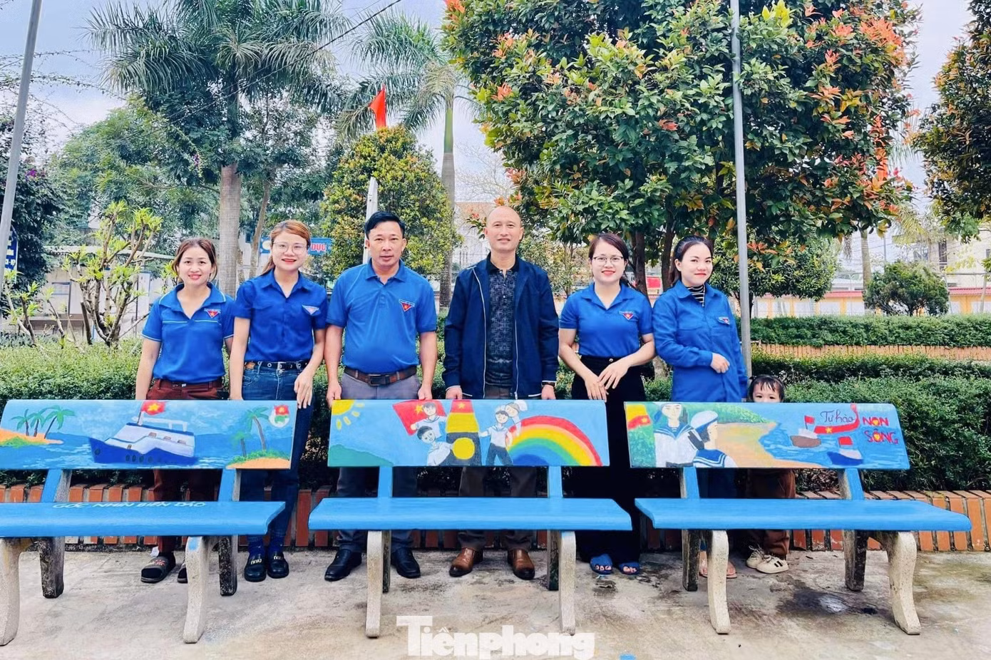 “Vẽ tranh trên ghế đá là hoạt động ý nghĩa trong Tháng Thanh niên 2024, hưởng ứng cuộc vận động “Tự hào một dải non sông”. Kinh phí thực hiện từ sự vận động, kêu gọi trong đoàn viên thanh niên, nhân dân. Hoạt động không những tạo cảnh quan môi trường sạch, đẹp, mà còn giáo dục lý tưởng cách mạng, đạo đức, lối sống văn hoá, nâng cao lòng yêu nước, tự hào, tự tôn dân tộc; nêu cao tinh thần trách nhiệm đối với đất nước, xã hội”, anh Tùng chia sẻ.