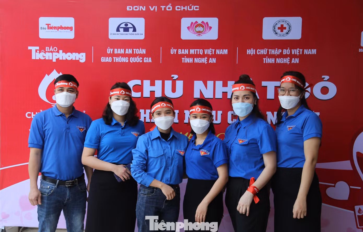 Nhóm ĐVTN Cục Dự trữ Nhà nước khu vực Nghệ Tĩnh tham gia hiến máu trong sáng 23/1