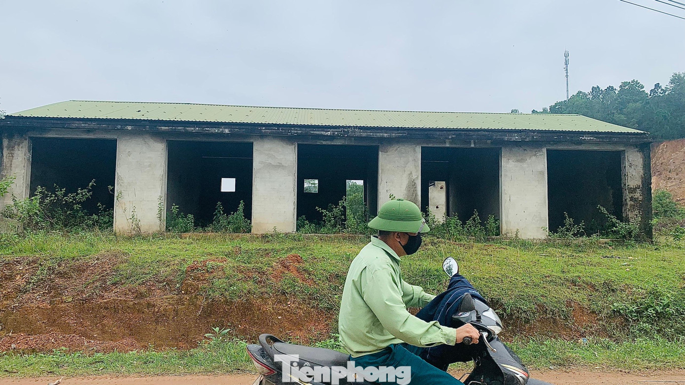 Ông Văn Bá Hòa - Chủ tịch UBND xã Nam Thái cho biết đang làm văn bản trình UBND tỉnh Nghệ An cho phép hiện chuyển đổi mục đích sử dụng của khu đất này. Công trình này thi công đã lâu nhưng hiện không thể thực hiện tiếp do thiếu vốn. Tuy nhiên, phải nhìn nhận một cách thực tế là nếu có vốn thì cũng khó lòng xây dựng tiếp vì vị trí đặt chợ không hiệu quả. "Lâu nay xung quanh xã đã có chợ Rào Gang và chợ Nam Nghĩa, phía thị trấn Nam Đàn cũng đã có mấy khu chợ lớn. Xã cũng đã nhiều lần mời đơn vị thi công đến làm việc để quyết toán khối lượng đã thực hiện nhưng nhà thầu không đến", ông Hòa thông tin.