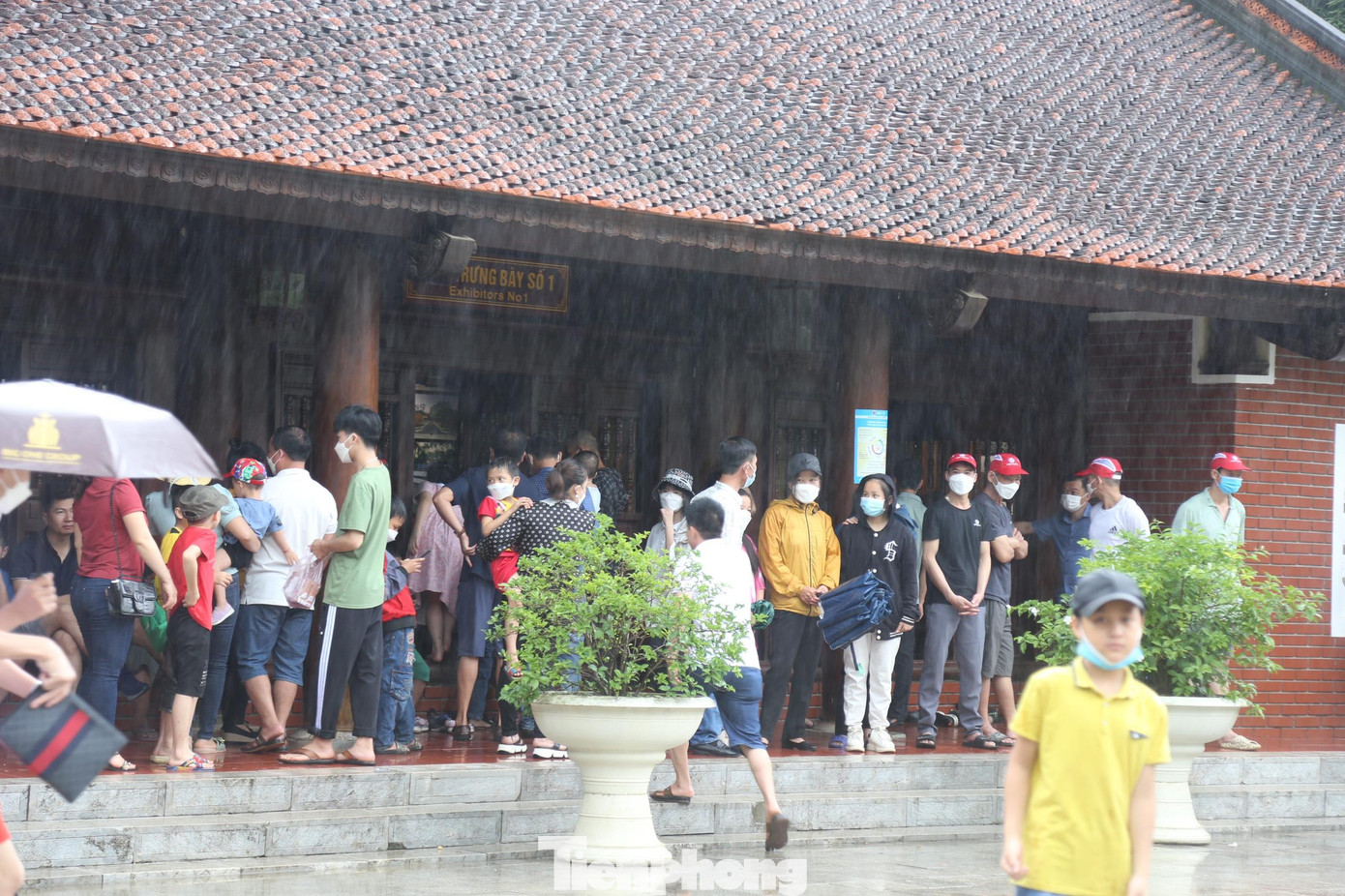 Trong hai ngày 30/4 và 1/5, Khu di tích Kim Liên đón lượng khách lớn