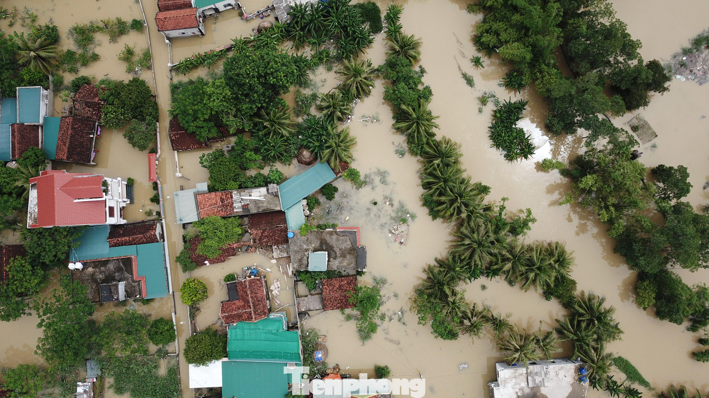 Đến sáng 28/9, hơn 2.000 hộ dân ở vùng rốn lũ Nghệ An vẫn bị ngập lụt Đến sáng 28/9, hơn 2.000 hộ dân ở vùng rốn lũ Nghệ An vẫn bị ngập lụt