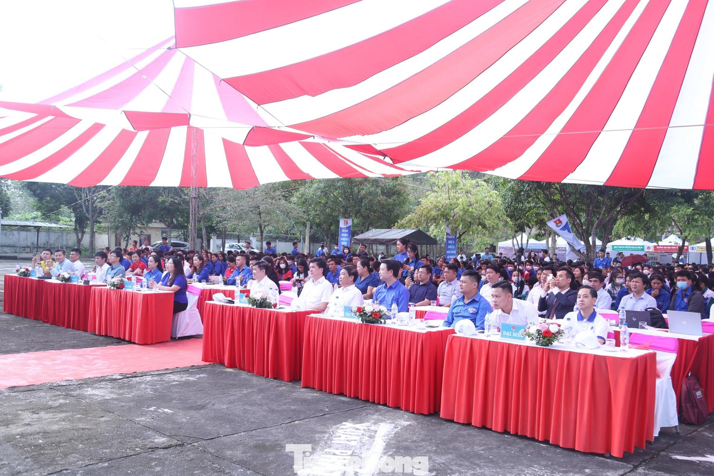 Ngày hội tư vấn hướng nghiệp, giới thiệu việc làm năm 2022 tại huyện Con Cuông, Nghệ An. (Ảnh: TH) Ngày hội tư vấn hướng nghiệp, giới thiệu việc làm năm 2022 tại huyện Con Cuông, Nghệ An. (Ảnh: TH)