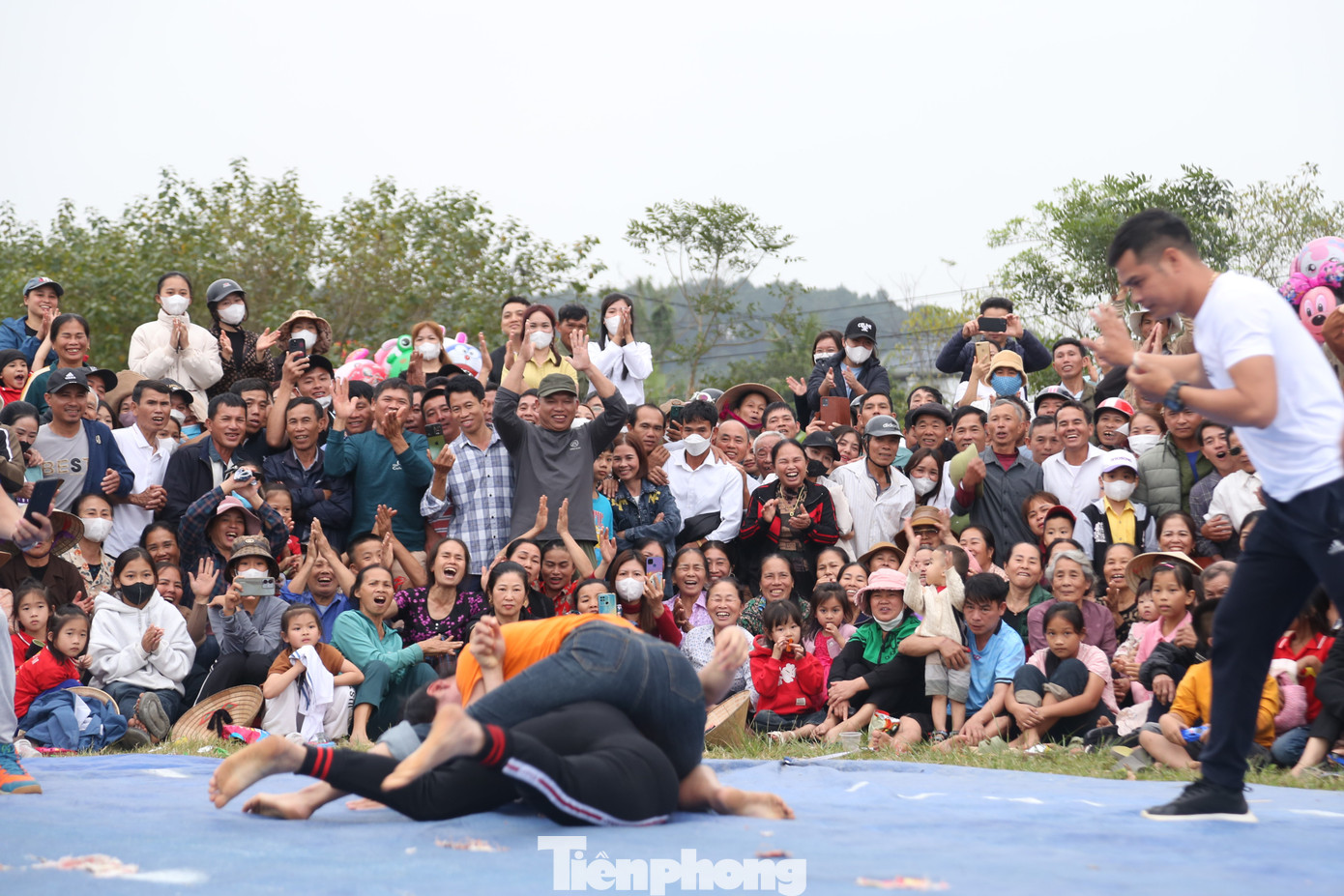 Hội vật vừa mang lại niềm vui, tiếng cười cho mọi người, vừa góp phần gìn giữ, phát huy môn thể thao truyền thống của dân tộc. Hội vật vừa mang lại niềm vui, tiếng cười cho mọi người, vừa góp phần gìn giữ, phát huy môn thể thao truyền thống của dân tộc.