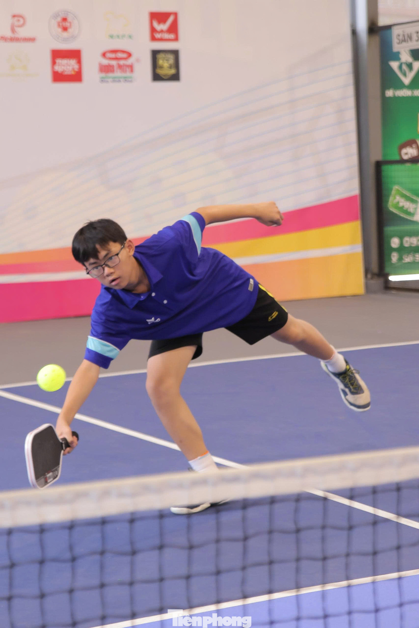 Giải đấu năm nay bao gồm 8 nội dung thi đấu, chia theo lứa tuổi và hình thức thi đấu đơn - đôi. Cụ thể: U10 đơn và đôi (vận động viên sinh từ năm 2015 trở lại), U12 đơn và đôi (sinh từ năm 2013 trở lại), U14 đơn và đôi (sinh từ năm 2011 trở lại), và U17 đơn và đôi (sinh từ năm 2008 trở lại). Giải không chỉ quy tụ các vận động viên trẻ tài năng của Nghệ An mà còn có sự góp mặt của nhiều tay vợt đến từ các tỉnh thành khác, góp phần nâng cao chất lượng chuyên môn cũng như tạo cơ hội giao lưu, học hỏi cho giới trẻ yêu thích bộ môn Pickleball. Giải đấu năm nay bao gồm 8 nội dung thi đấu, chia theo lứa tuổi và hình thức thi đấu đơn - đôi. Cụ thể: U10 đơn và đôi (vận động viên sinh từ năm 2015 trở lại), U12 đơn và đôi (sinh từ năm 2013 trở lại), U14 đơn và đôi (sinh từ năm 2011 trở lại), và U17 đơn và đôi (sinh từ năm 2008 trở lại). Giải không chỉ quy tụ các vận động viên trẻ tài năng của Nghệ An mà còn có sự góp mặt của nhiều tay vợt đến từ các tỉnh thành khác, góp phần nâng cao chất lượng chuyên môn cũng như tạo cơ hội giao lưu, học hỏi cho giới trẻ yêu thích bộ môn Pickleball.