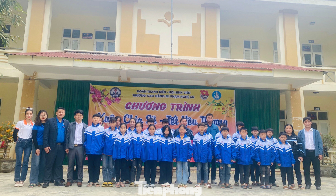 Các hoạt động hướng về cộng đồng tạo sức lan toả mạnh mẽ như Chương trình “Xuân yêu thương - Tết sum vầy” tặng quà cho các em học sinh có hoàn cảnh khó khăn và các hộ gia đình chính sách, ủng hộ quần áo, bánh chưng xanh hay Phát động ủng hộ bạn nghèo ăn Tết xuân 2023;...