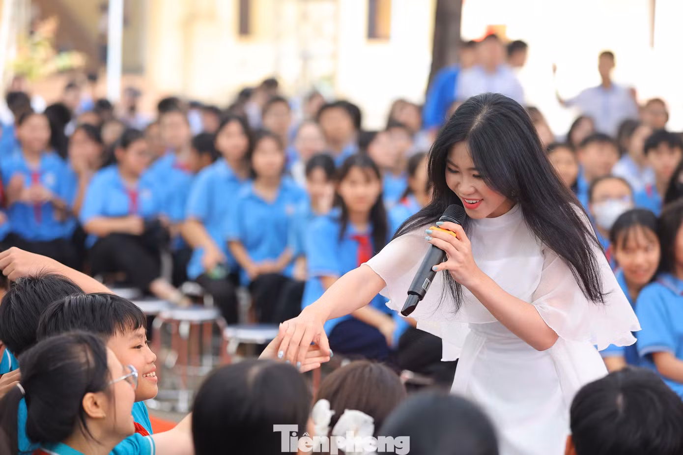 Hà Myo đã khuấy động chương trình bằng “đặc sản” hát Xẩm trên nền âm nhạc điện tử “Âm sắc dân gian”. Với ca khúc “Giai điệu Việt Nam mình” (Tuấn Cry sáng tác), Hà Myo đã mời một bạn học sinh song ca. Dù còn chút ngại ngùng, nhưng với sự hỗ trợ của Hà Myo, tiết mục cũng đã thành công rực rỡ, để lại dấu ấn đẹp.