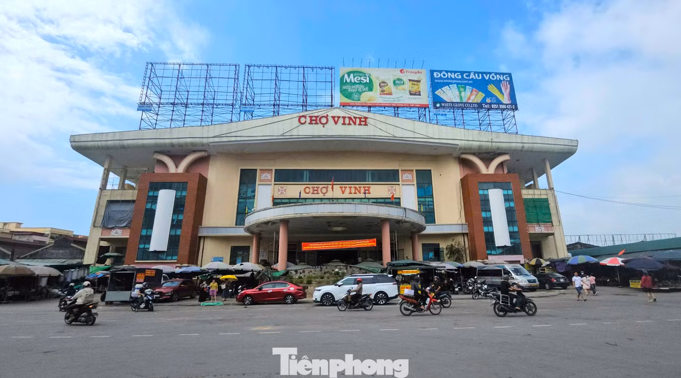 Chợ Vinh nằm ở trung tâm thành phố Vinh, Nghệ An có tuổi đời gần 300 năm.