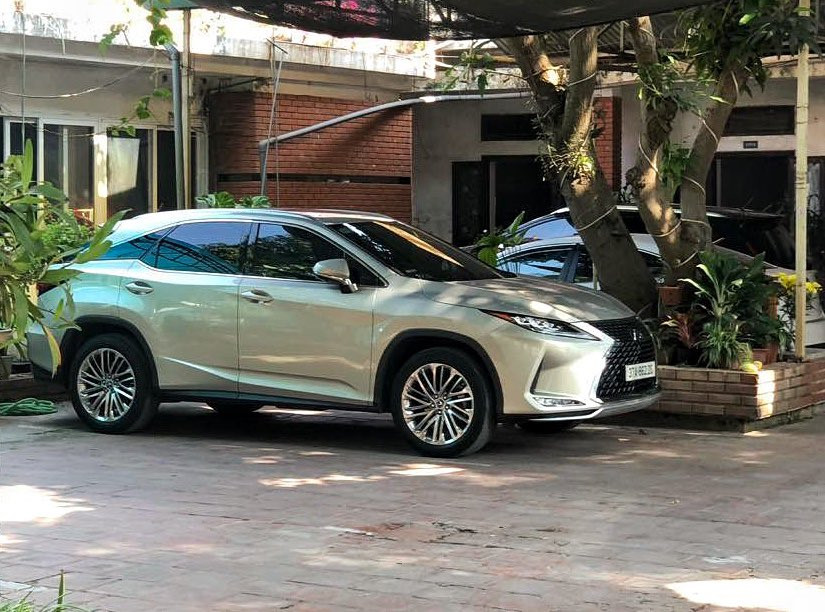 Chiếc ô tô Lexus biển kiểm soát 37A-862.26 đã bị kê biên được cho là xuất hiện ở Hà Nội.