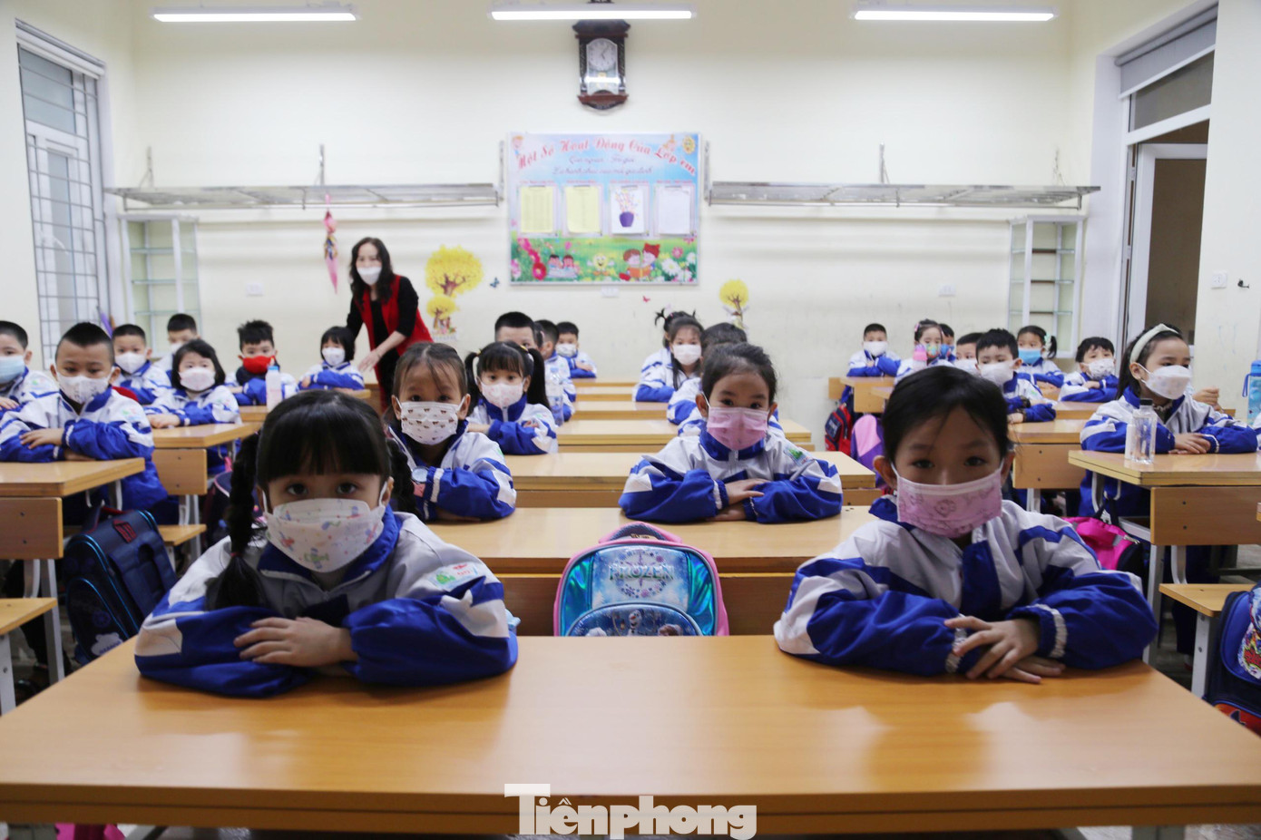 Ông Nguyễn Trọng Hoàn - Chánh văn phòng Sở Giáo dục và Đào tạo Nghệ An cho biết, để đón các em đến trường, các trường đã xây dựng kịch bản, tổ chức diễn tập các tình huống khi xuất hiện các ca mắc COVID-19 trong cơ sở giáo dục.