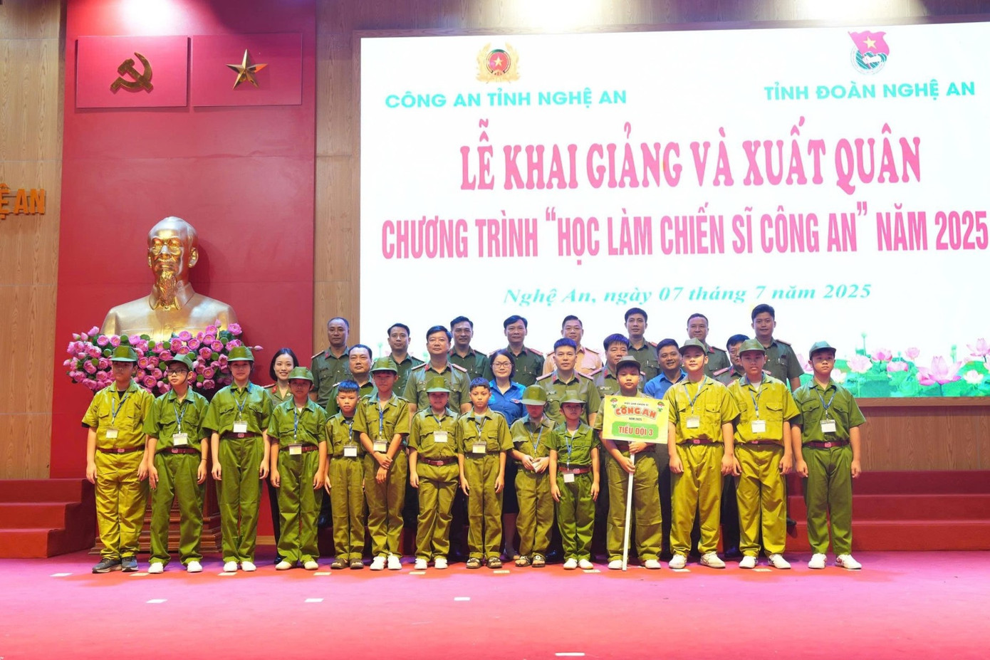 Ngày 7/7, Tỉnh Đoàn Nghệ An phối hợp Công an tỉnh Nghệ An tổ chức Lễ khai giảng và xuất quân chương trình “Học làm chiến sĩ Công an” năm 2025.