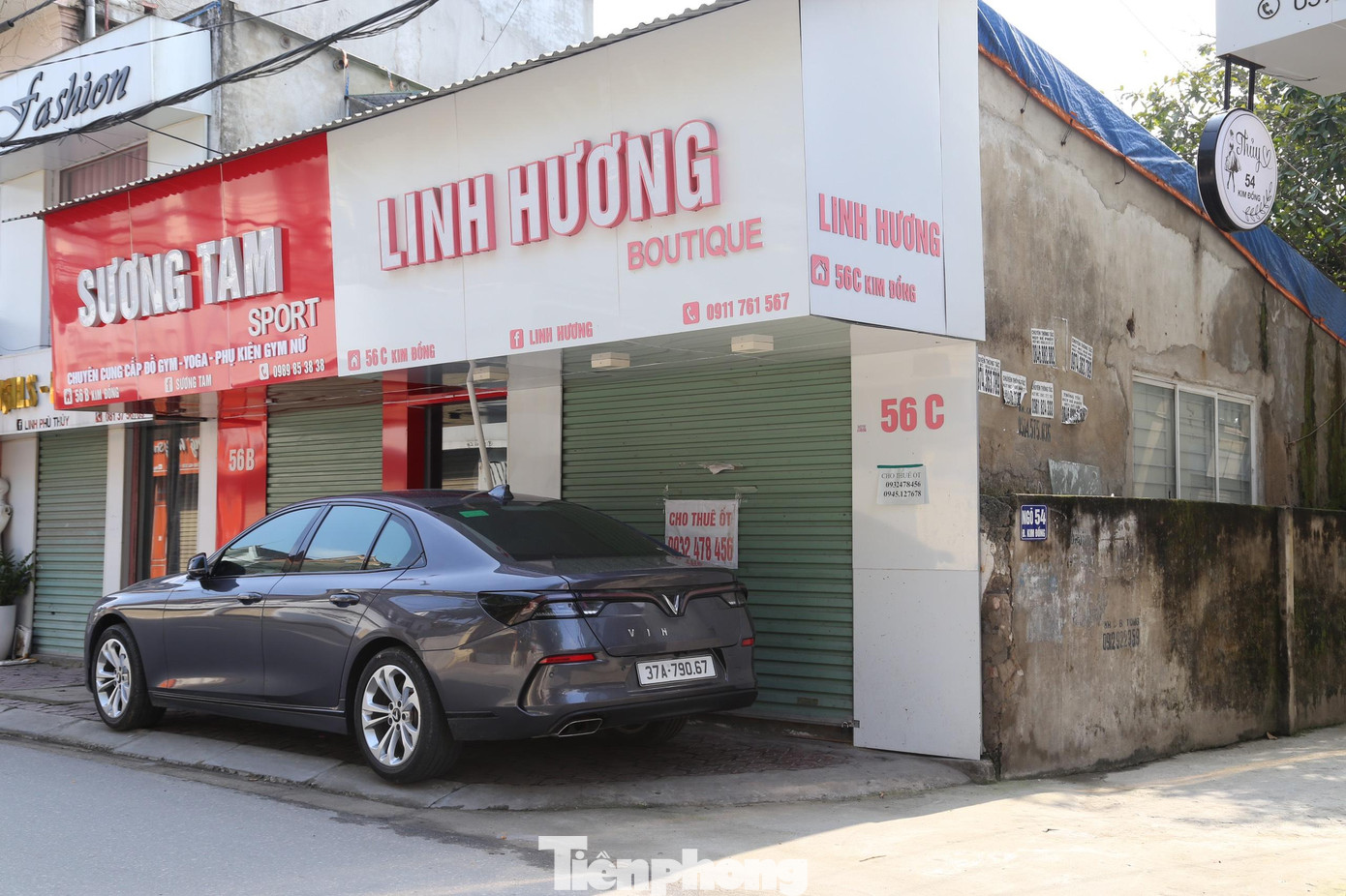 Nhiều cửa hàng thành nơi đậu xe