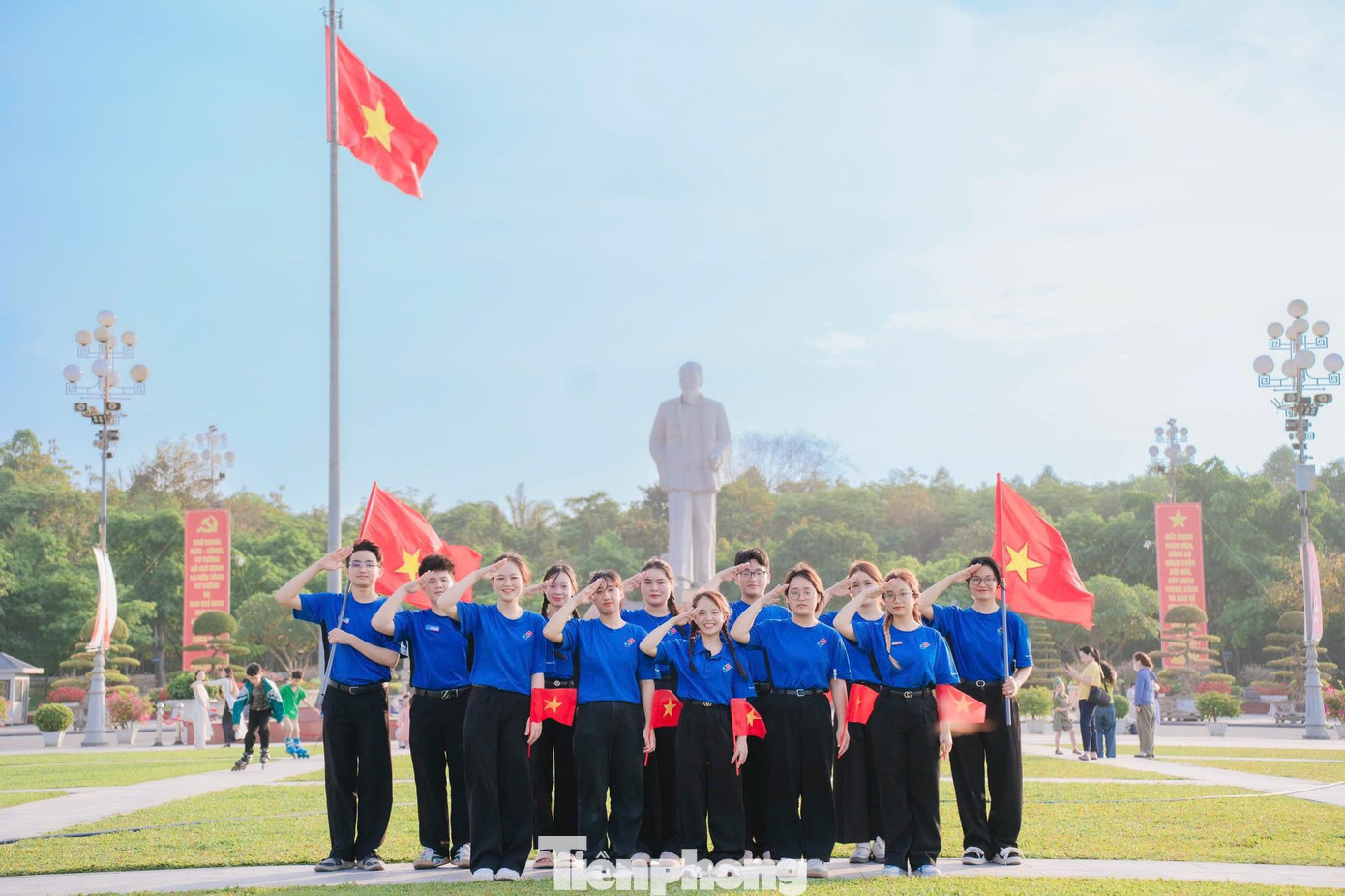 Đối với người trẻ - nền hòa bình, độc lập, thống nhất hiện nay là vô giá. Họ không những biết ơn, tự hào, mà còn có trách nhiệm kế thừa, tiếp nối và dựng xây đất nước ngày càng phát triển giàu mạnh.