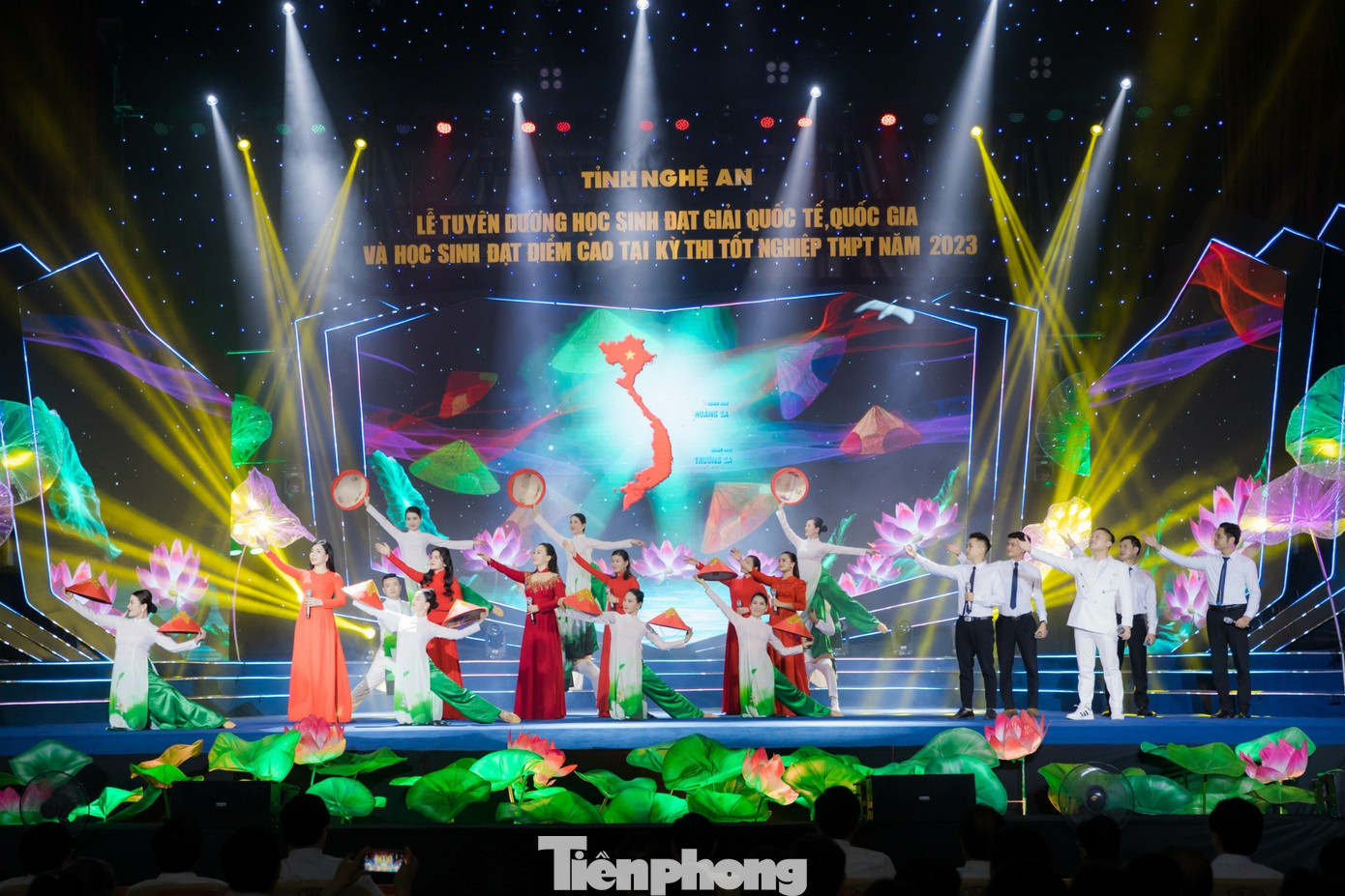 Chương trình văn nghệ tại Lễ tuyên dương Chương trình văn nghệ tại Lễ tuyên dương