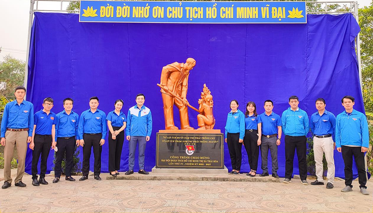 Khánh thành và bàn giao công trình chào mừng đại hội Đoàn TNCS Hồ Chí Minh lần thứ IV, nhiệm kỳ 2022 – 2027 tại thị xã Thái Hòa. Đây cũng là dịp để các bạn trẻ thể hiện tinh thần thi đua học tập và làm theo tư tưởng, đạo đức, phong cách Hồ Chí Minh. Khánh thành và bàn giao công trình chào mừng đại hội Đoàn TNCS Hồ Chí Minh lần thứ IV, nhiệm kỳ 2022 – 2027 tại thị xã Thái Hòa. Đây cũng là dịp để các bạn trẻ thể hiện tinh thần thi đua học tập và làm theo tư tưởng, đạo đức, phong cách Hồ Chí Minh.